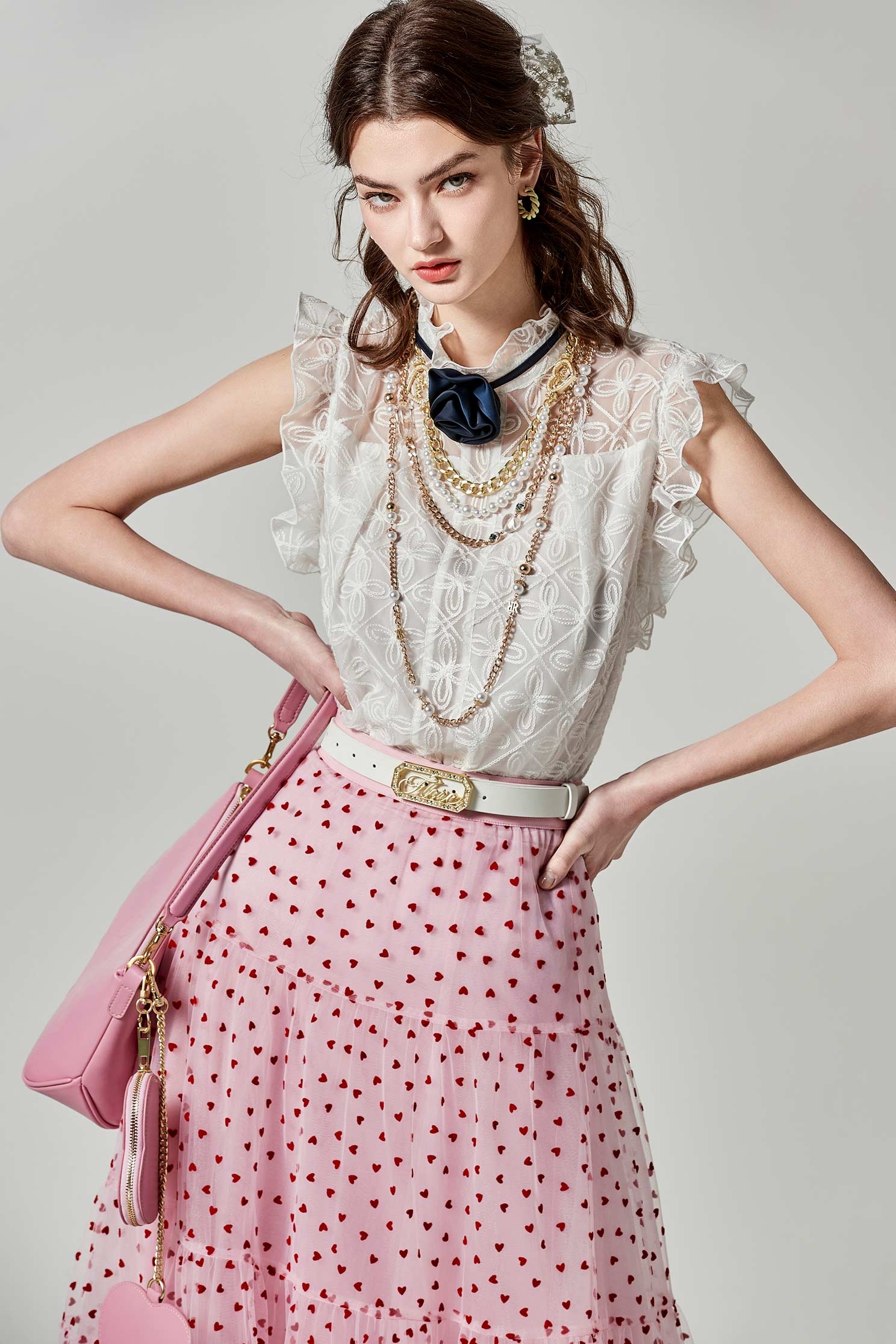 窗花圖紋刺繡單品上衣窗花圖紋刺繡單品上衣,一般背心,一般背心馬甲,上衣,刺繡,春夏穿搭,白色背心,約會特輯,背心,荷葉