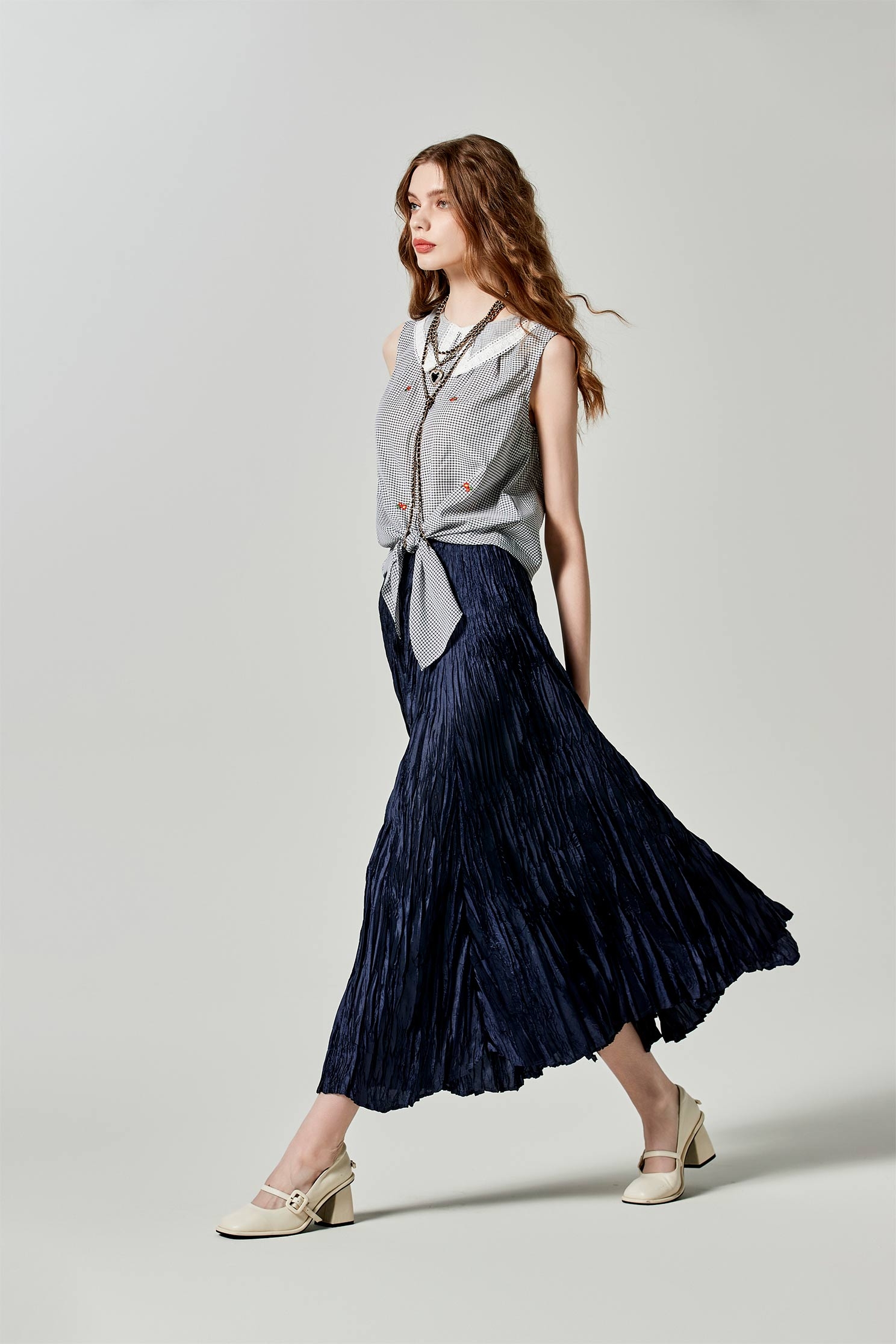 綴馬纓丹刺繡背心綴馬纓丹刺繡背心,一般背心,一般背心馬甲,上衣,刺繡,春夏穿搭,格紋,背心,蕾絲