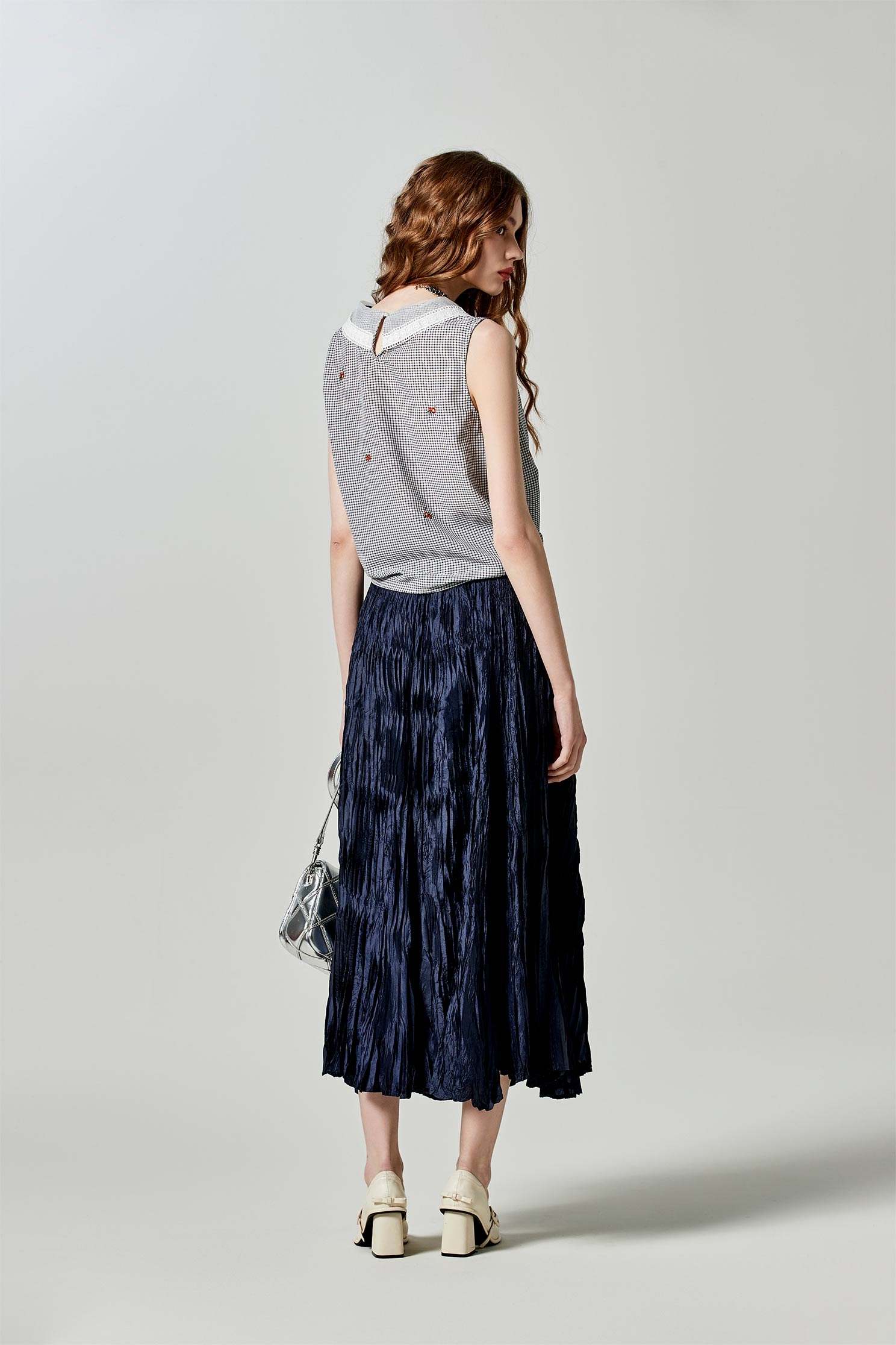 綴馬纓丹刺繡背心綴馬纓丹刺繡背心,一般背心,一般背心馬甲,上衣,刺繡,春夏穿搭,格紋,背心,蕾絲