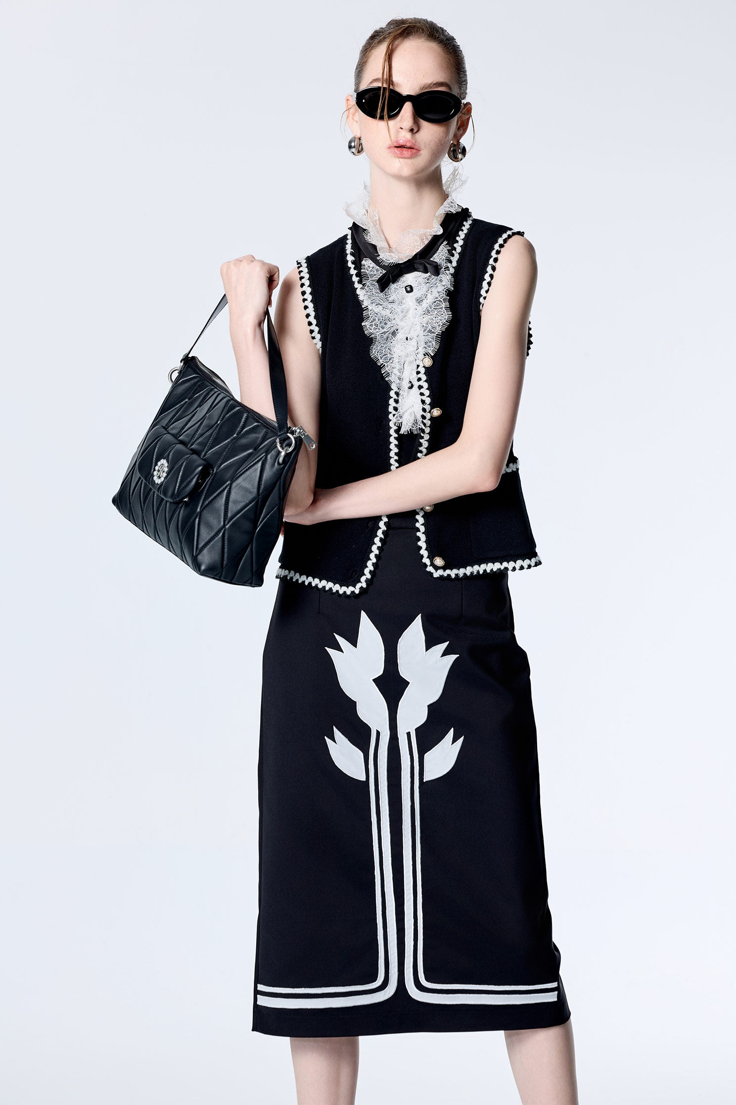 黑白拼接睫毛蕾絲雪紡背心黑白拼接睫毛蕾絲雪紡背心,一般背心,一般背心馬甲,人氣商品,春夏穿搭,白色背心,背心,蕾絲,蕾絲上衣,蕾絲背心,蝴蝶結,雪紡