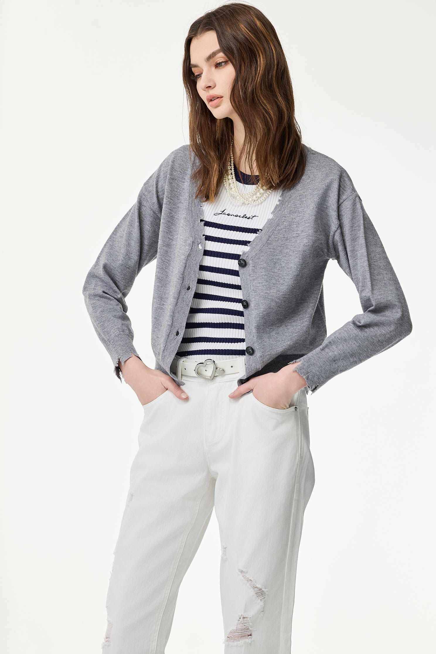 午夜藍條紋繡花針織小背心午夜藍條紋繡花針織小背心,一般背心,一般背心馬甲,春夏穿搭,條紋,白色背心,繡花,背心,針織,針織背心