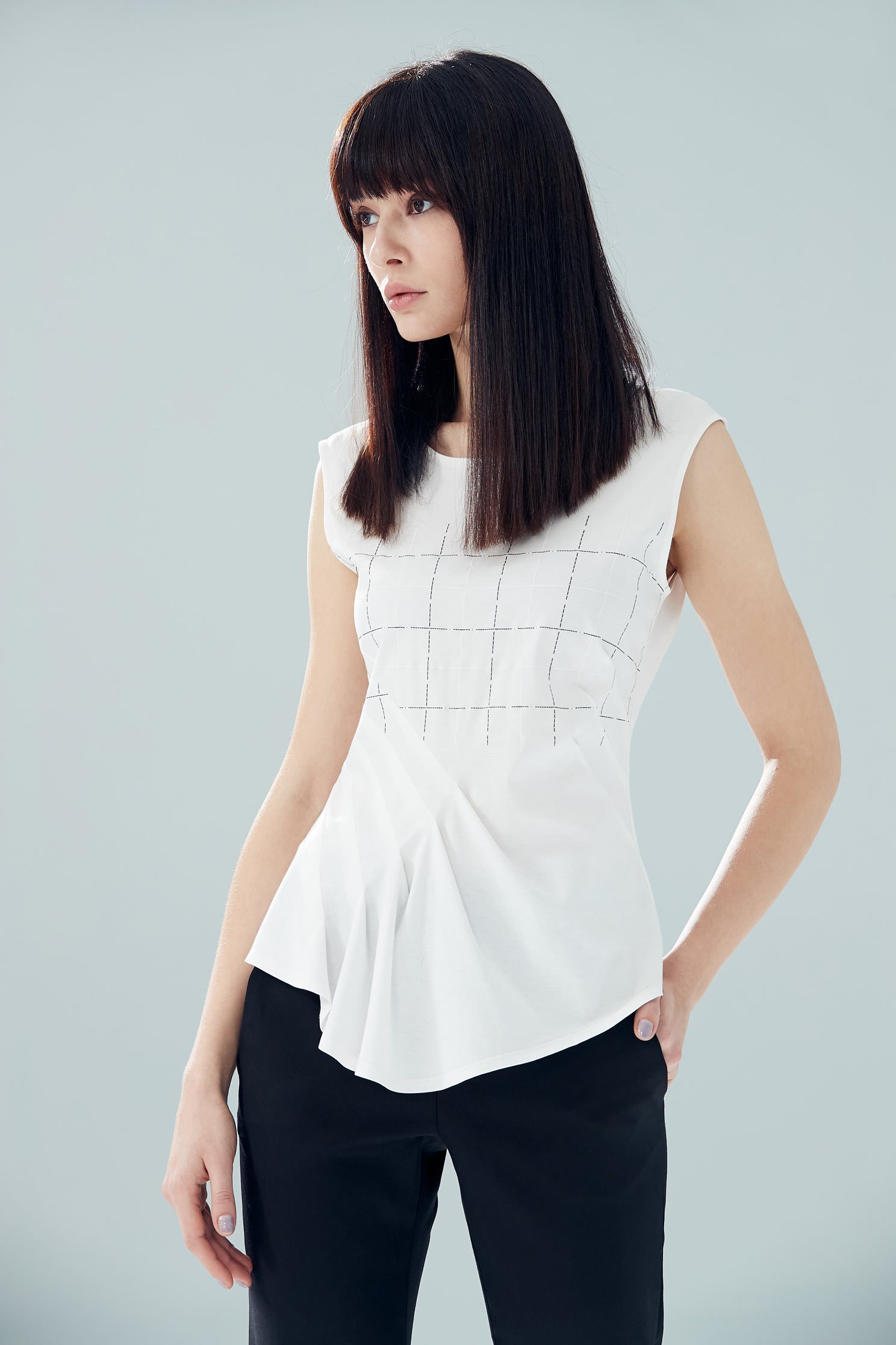 Slim fit sleeveless vest