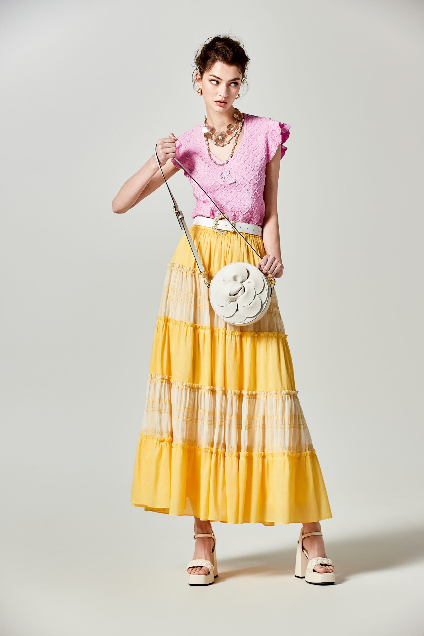 不規則珍珠字母上衣不規則珍珠字母上衣,一般背心,一般背心馬甲,上衣,春夏穿搭,格紋,珍珠,背心,荷葉