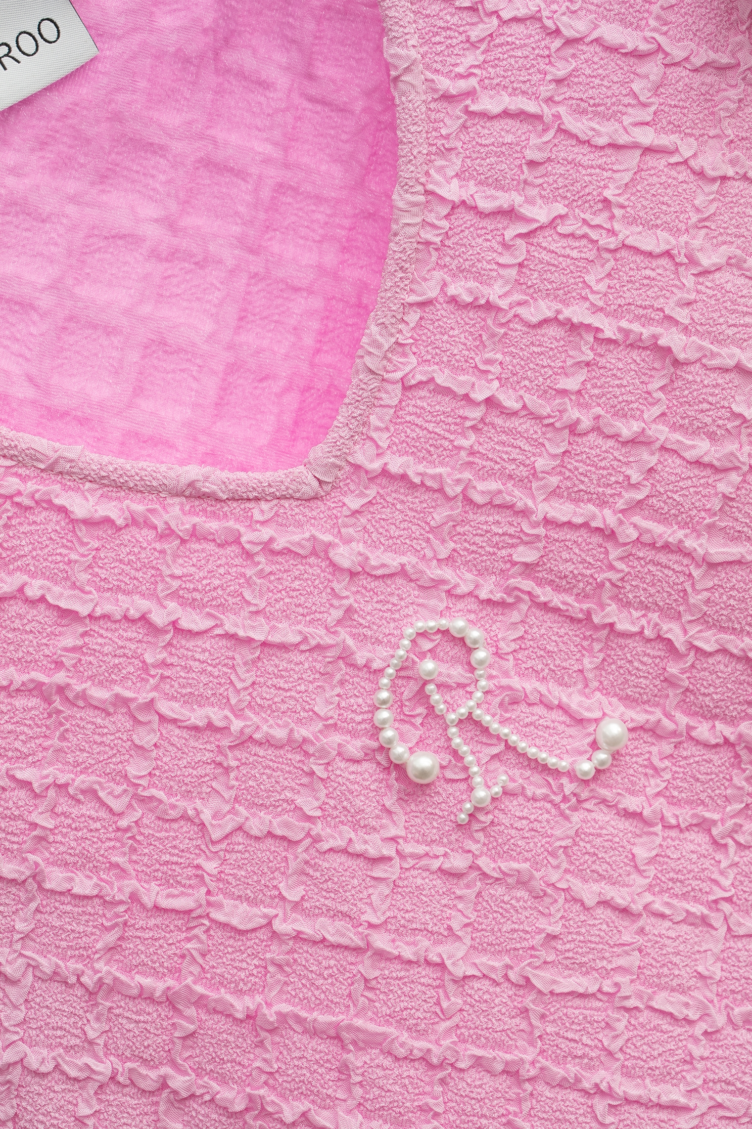 不規則珍珠字母上衣不規則珍珠字母上衣,一般背心,一般背心馬甲,上衣,春夏穿搭,格紋,珍珠,背心,荷葉