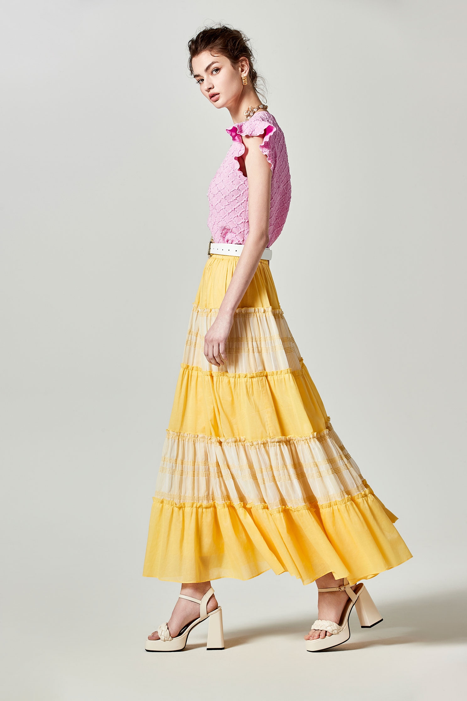 不規則珍珠字母上衣不規則珍珠字母上衣,一般背心,一般背心馬甲,上衣,春夏穿搭,格紋,珍珠,背心,荷葉