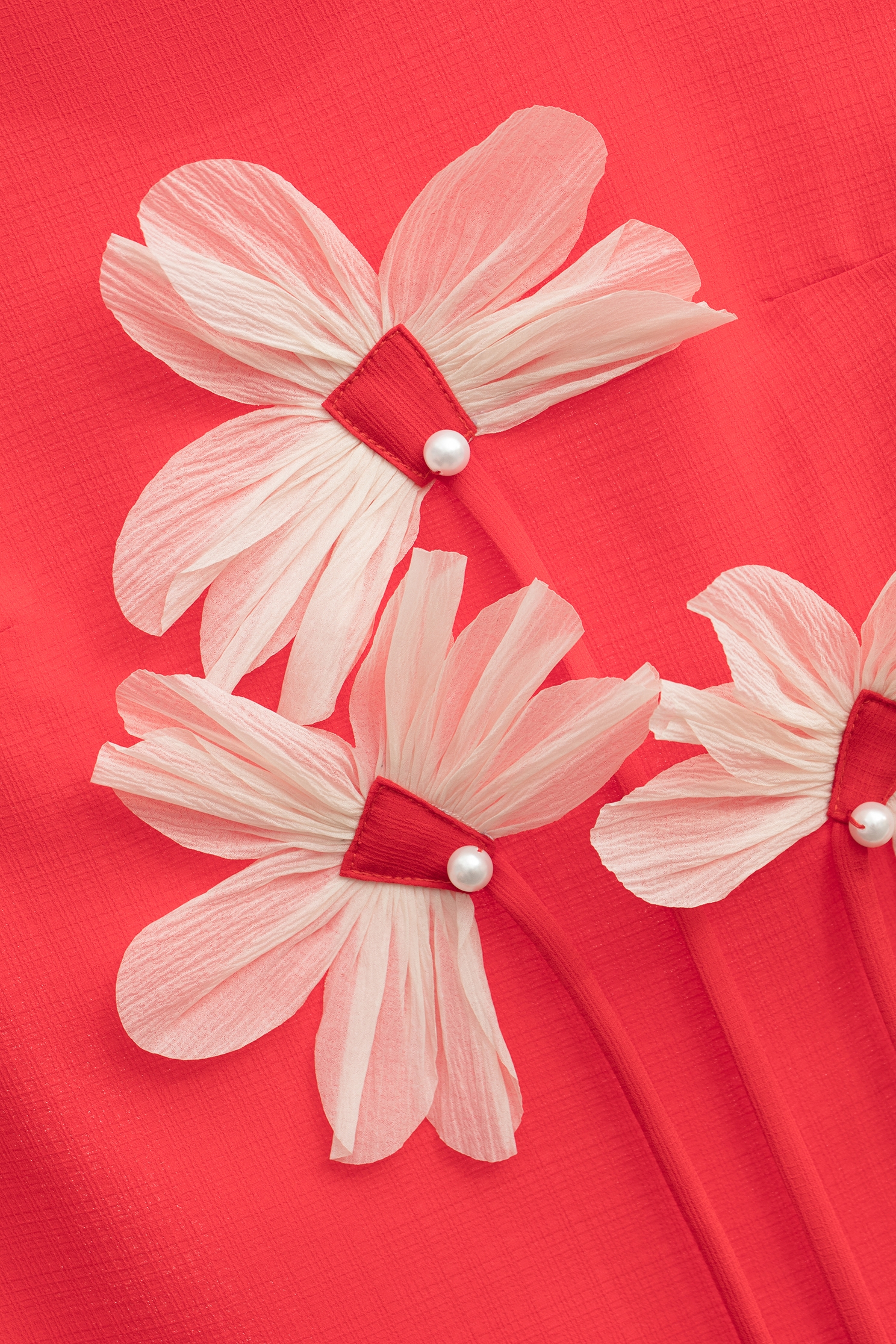 櫻桃番茄色綴花朵上衣櫻桃番茄色綴花朵上衣,一般背心,一般背心馬甲,上衣,春夏穿搭,珍珠,背心