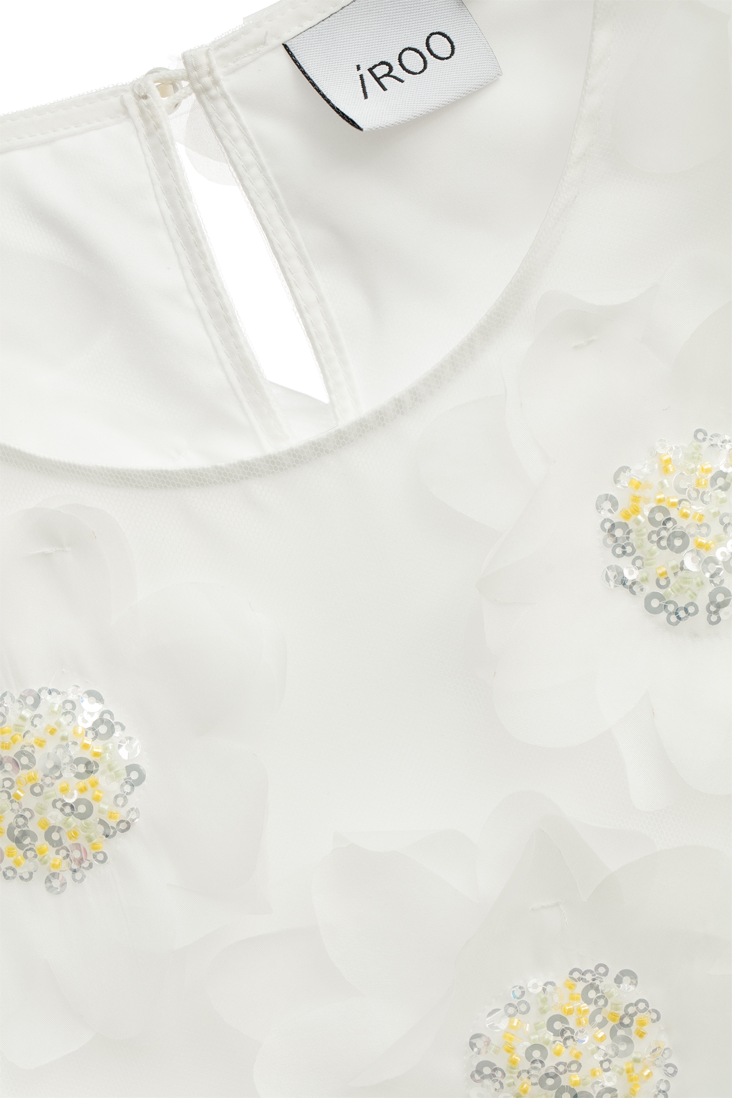 五彩珠珠佐亮片花朵上衣五彩珠珠佐亮片花朵上衣,一般背心,一般背心馬甲,上衣,人氣商品,刺繡,春夏穿搭,白色背心,約會特輯,背心,花花世界