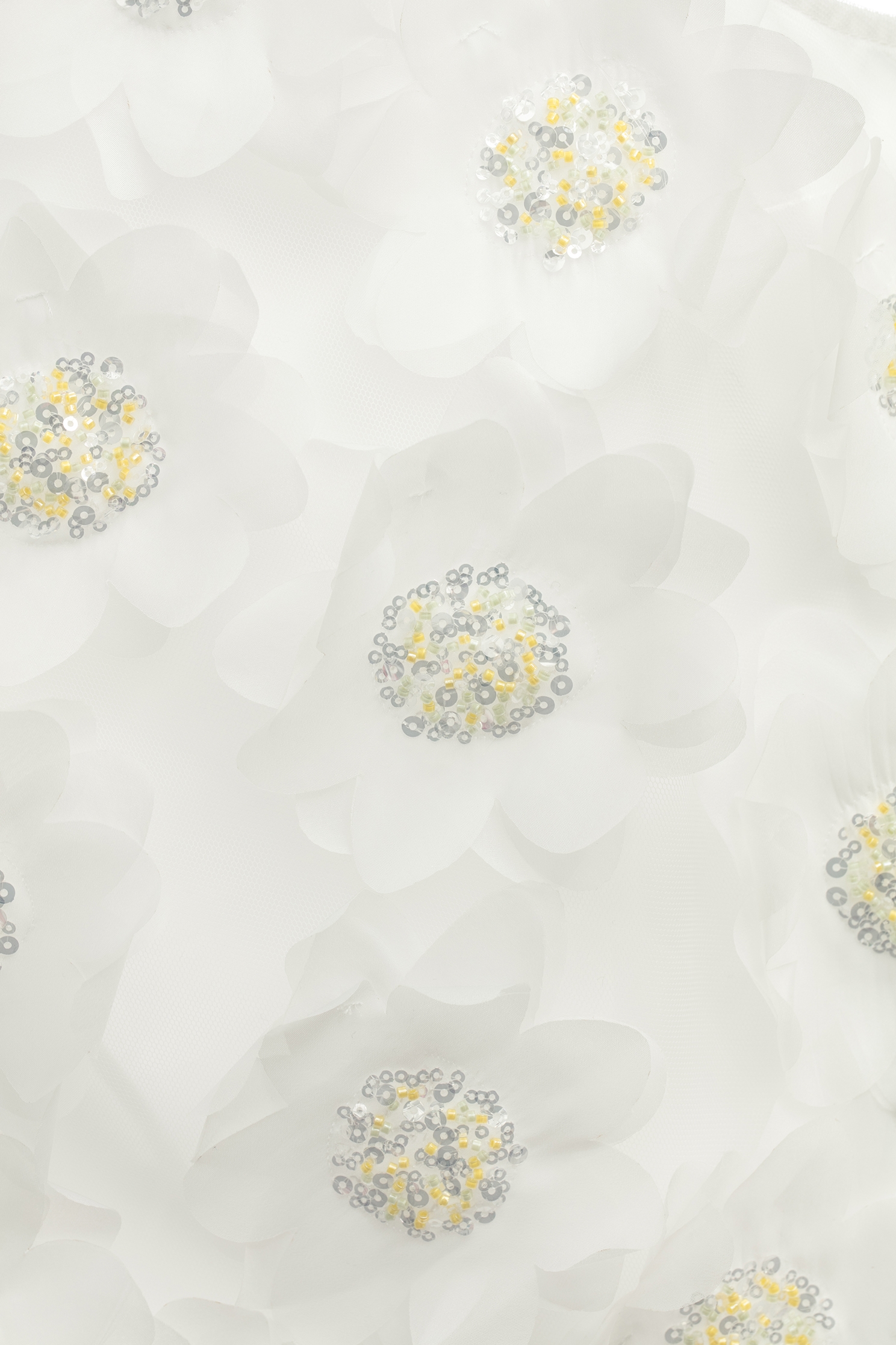 五彩珠珠佐亮片花朵上衣五彩珠珠佐亮片花朵上衣,一般背心,一般背心馬甲,上衣,人氣商品,刺繡,春夏穿搭,白色背心,約會特輯,背心,花花世界