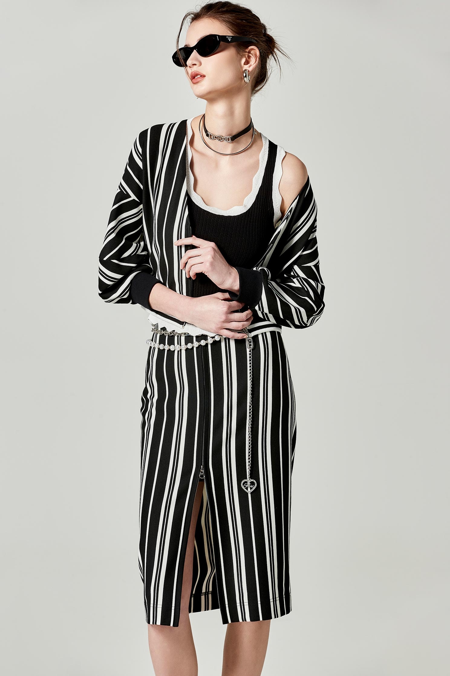 黑白配色弧度花邊造型背心黑白配色弧度花邊造型背心,一般背心,一般背心馬甲,人氣商品,春夏穿搭,背心,針織,針織背心,黑色上衣,黑色背心