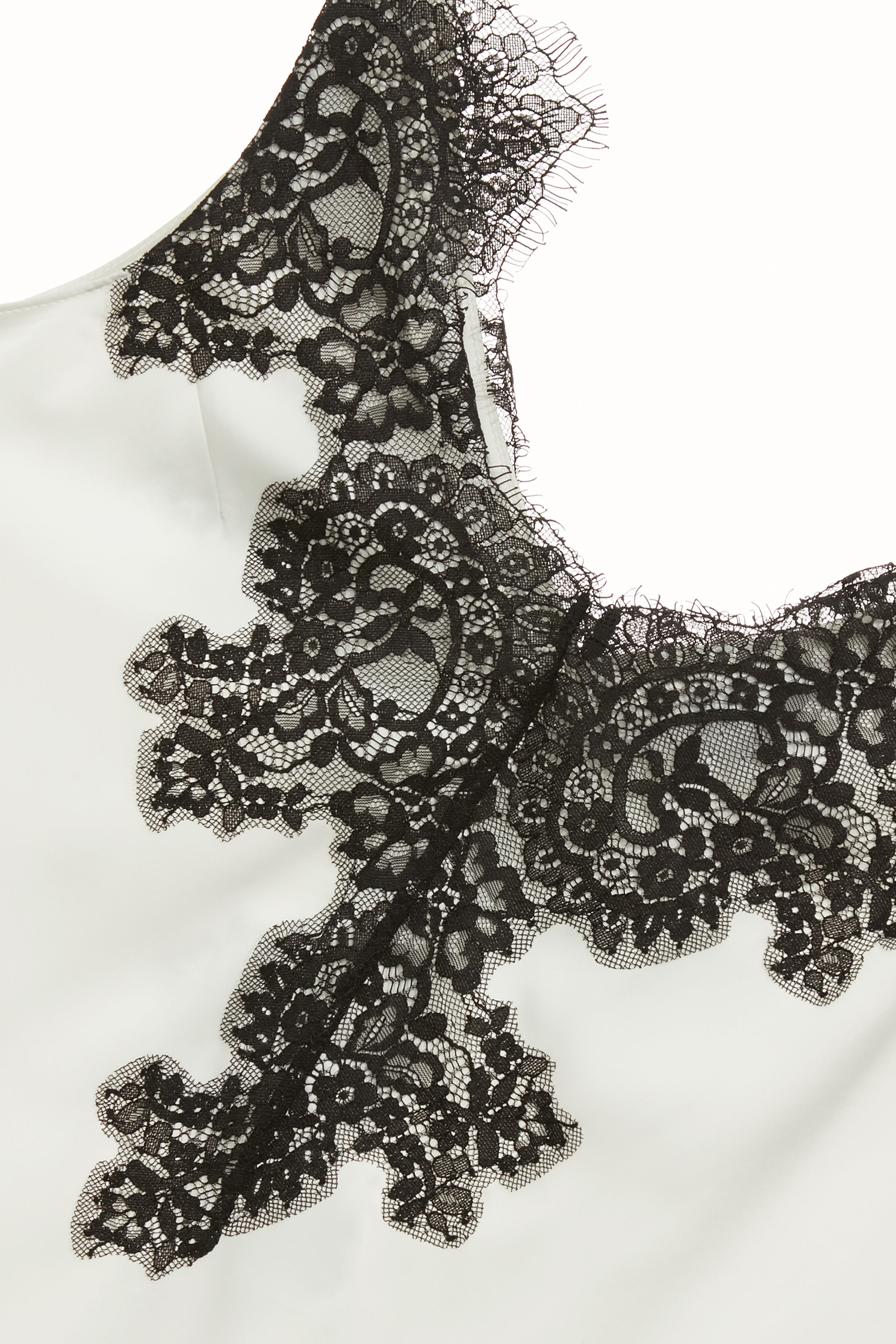 深V黑蕾絲沙典背心上衣深V黑蕾絲沙典背心上衣,一般背心,一般背心馬甲,上衣,春夏穿搭,背心,蕾絲,蕾絲上衣,蕾絲背心