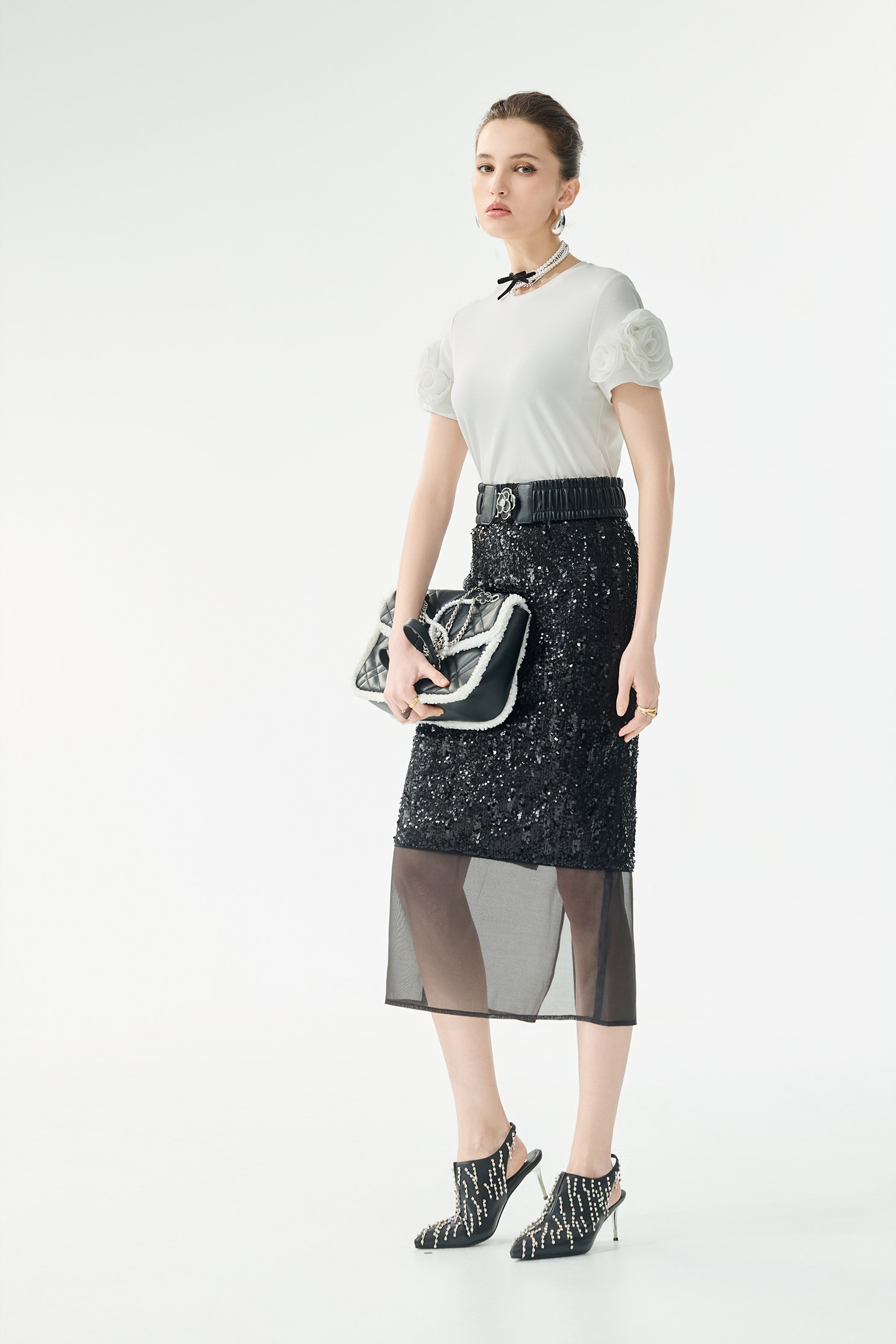 玫瑰繞花造型袖T恤上衣玫瑰繞花造型袖T恤上衣,上衣,春夏穿搭,白色上衣