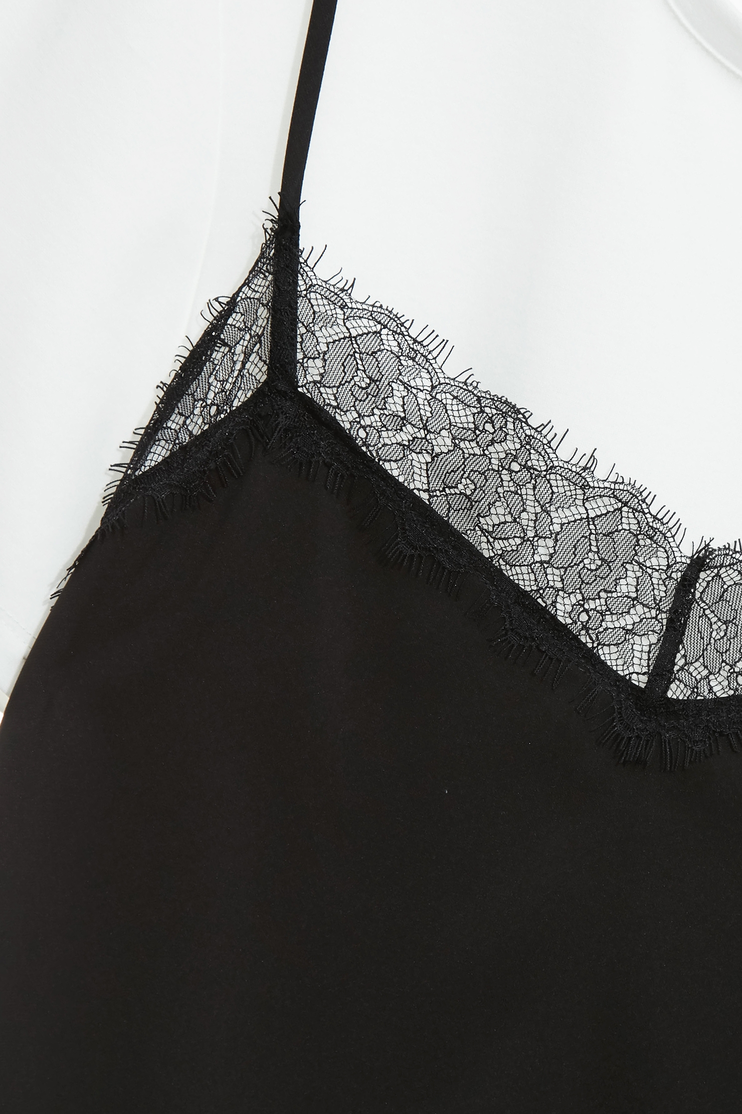 彈性紗典背心假兩件單品上衣彈性紗典背心假兩件單品上衣,一般背心,一般背心馬甲,上衣,春夏穿搭,白色上衣,背心,蕾絲,黑色背心