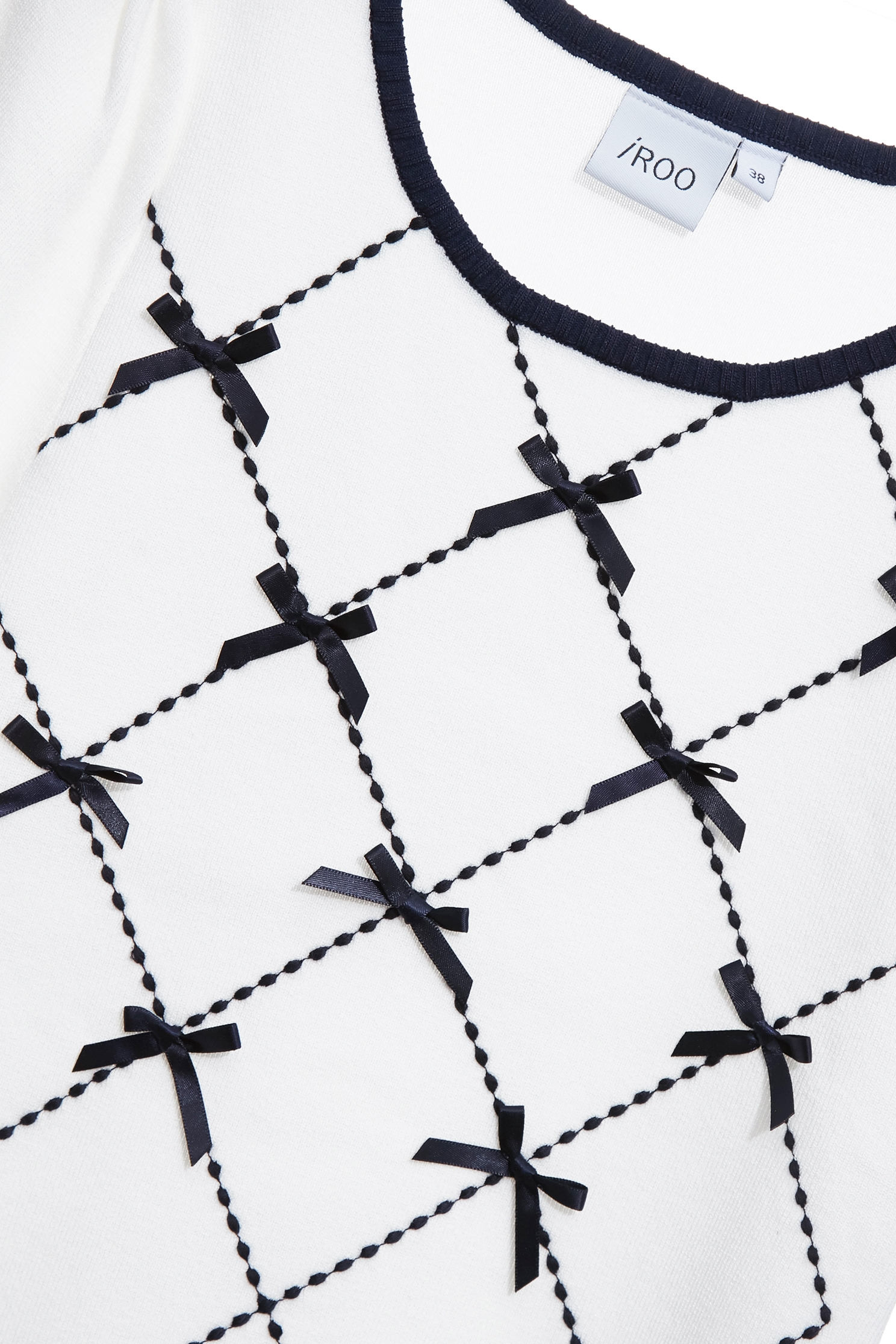 綴配色蝴蝶結針織上衣綴配色蝴蝶結針織上衣,上衣,刺繡,春夏穿搭,格紋,白色上衣,蝴蝶結,針織,針織衫