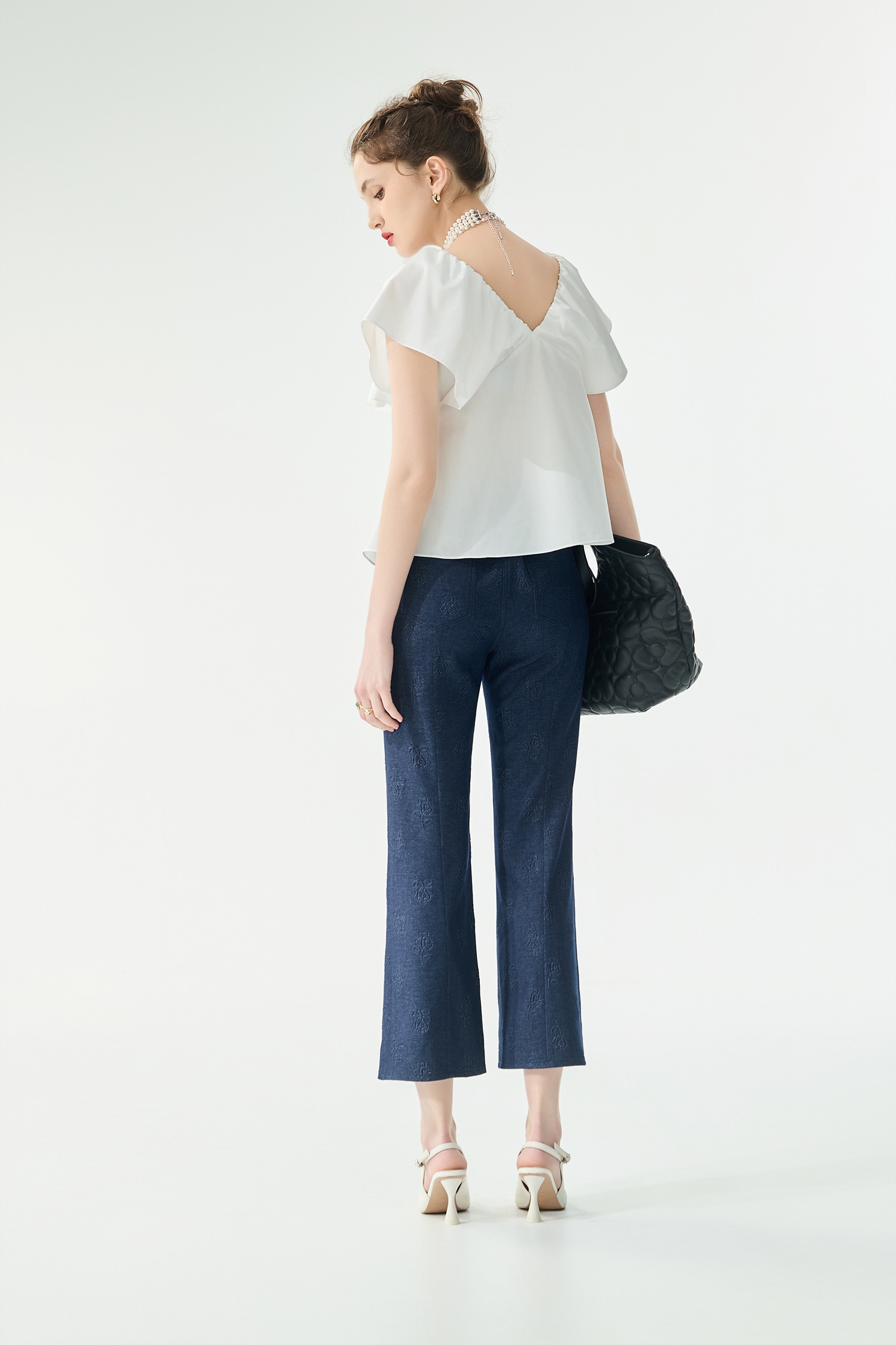 光學白抽皺領片上衣光學白抽皺領片上衣,一般背心,一般背心馬甲,上衣,春夏穿搭,白色上衣,背心,蝴蝶結