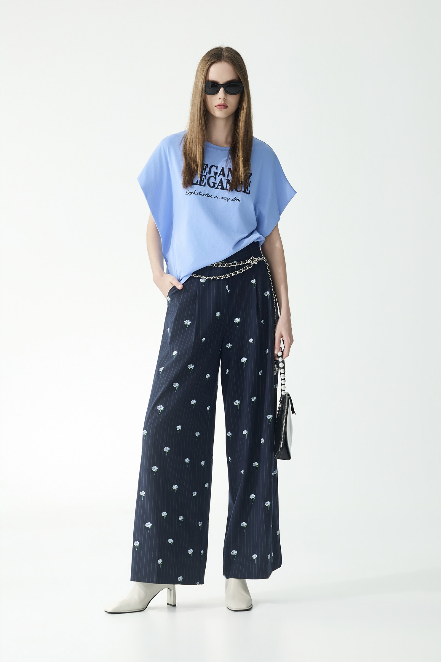 優雅單字疊影刺繡Ｔ恤上衣優雅單字疊影刺繡Ｔ恤上衣,上衣,刺繡,春夏穿搭