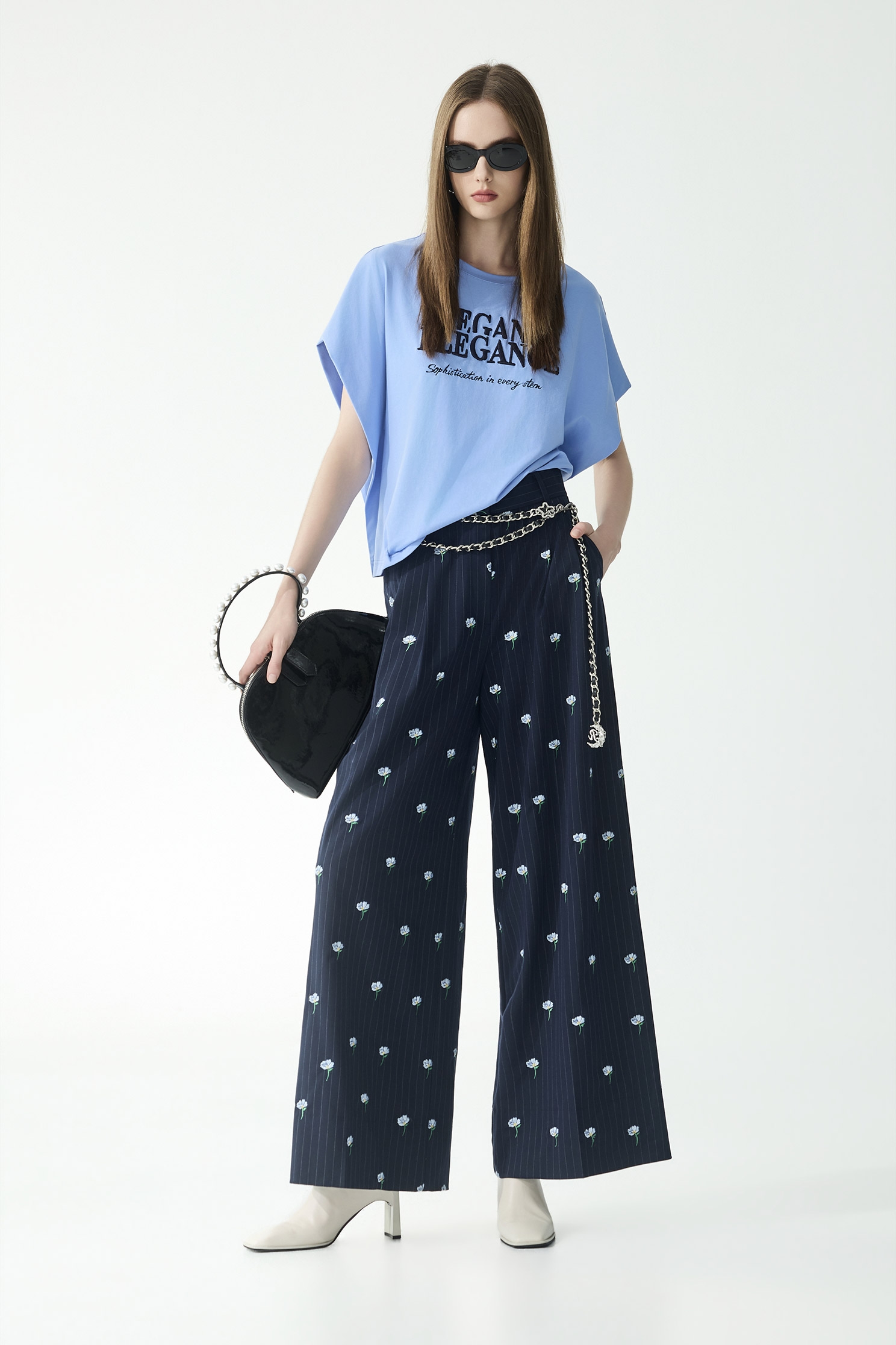 優雅單字疊影刺繡Ｔ恤上衣優雅單字疊影刺繡Ｔ恤上衣,上衣,刺繡,春夏穿搭