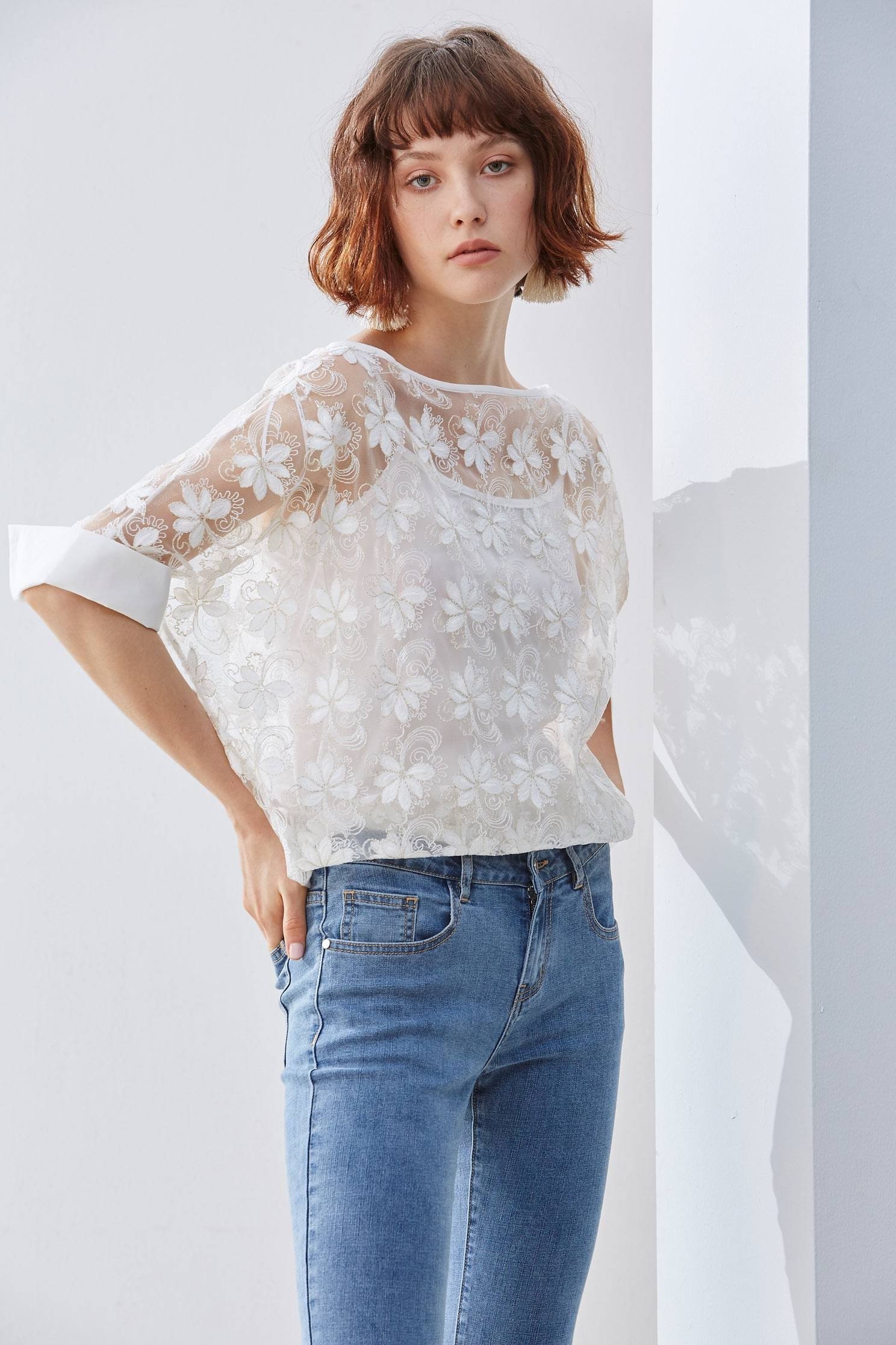Temperament woman fashion top,Top,embroidery,刺繡上衣,白色上衣,embroidered,繡花上衣,Lace,Laced Top,透膚上衣,長袖上衣,Girlfriends spring tour