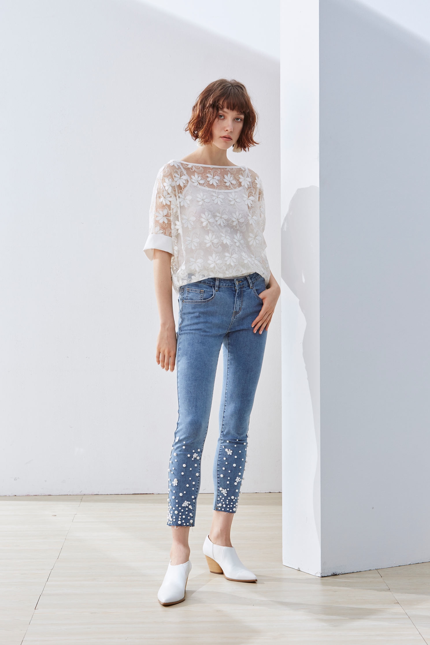 Temperament woman fashion top,Top,embroidery,刺繡上衣,白色上衣,embroidered,繡花上衣,Lace,Laced Top,透膚上衣,長袖上衣,Girlfriends spring tour