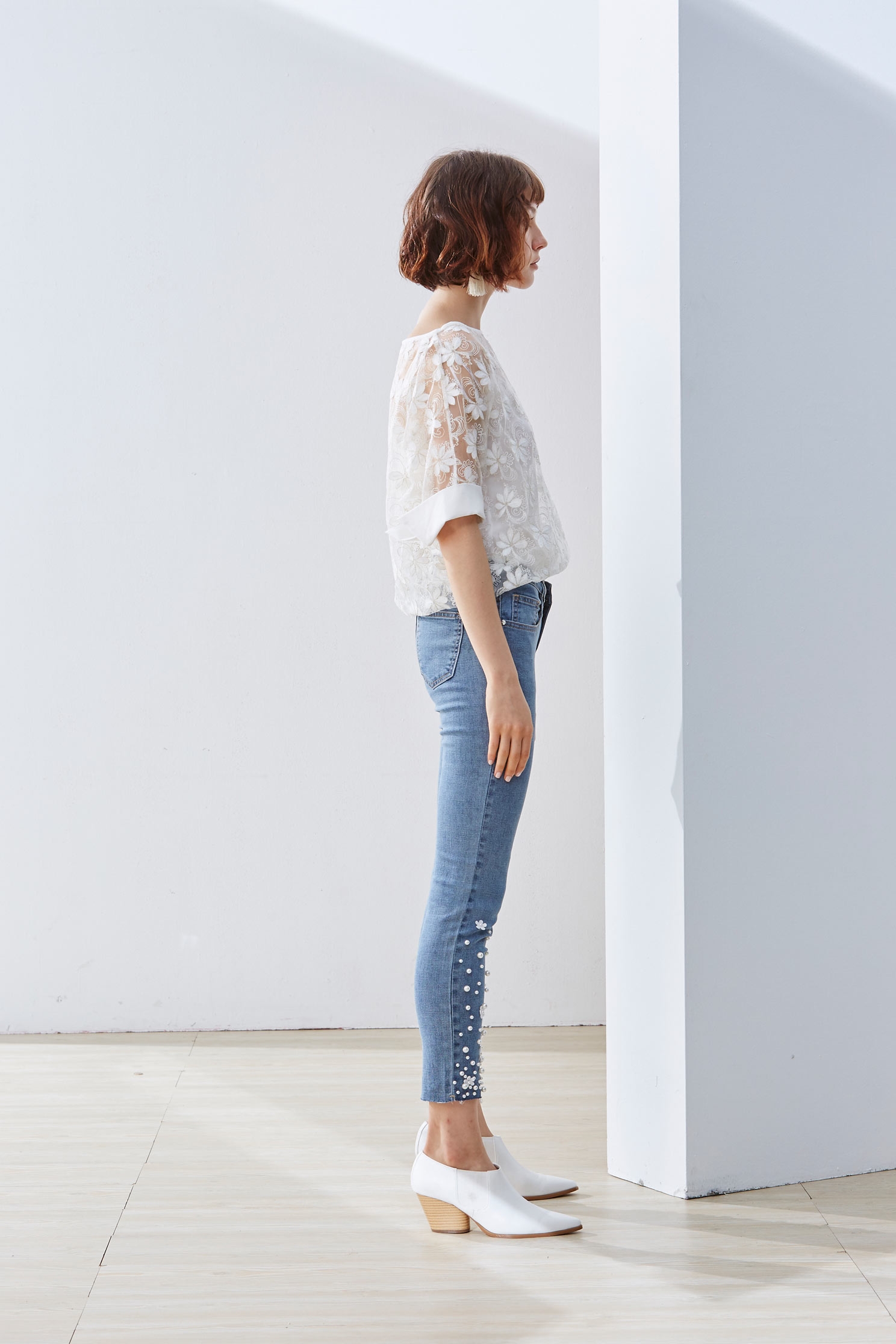 Temperament woman fashion top,Top,embroidery,刺繡上衣,白色上衣,embroidered,繡花上衣,Lace,Laced Top,透膚上衣,長袖上衣,Girlfriends spring tour