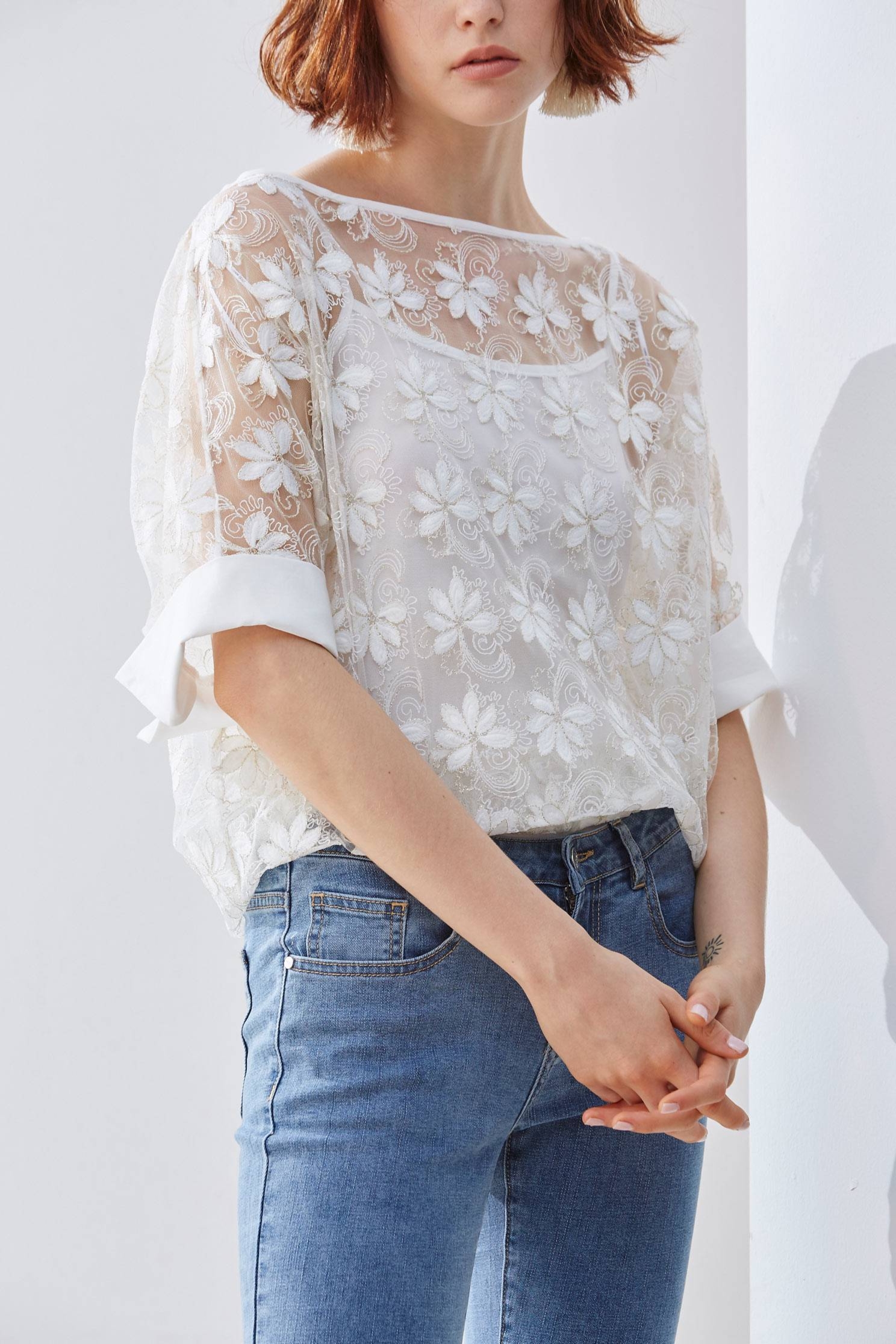 Temperament woman fashion top,Top,embroidery,刺繡上衣,白色上衣,embroidered,繡花上衣,Lace,Laced Top,透膚上衣,長袖上衣,Girlfriends spring tour