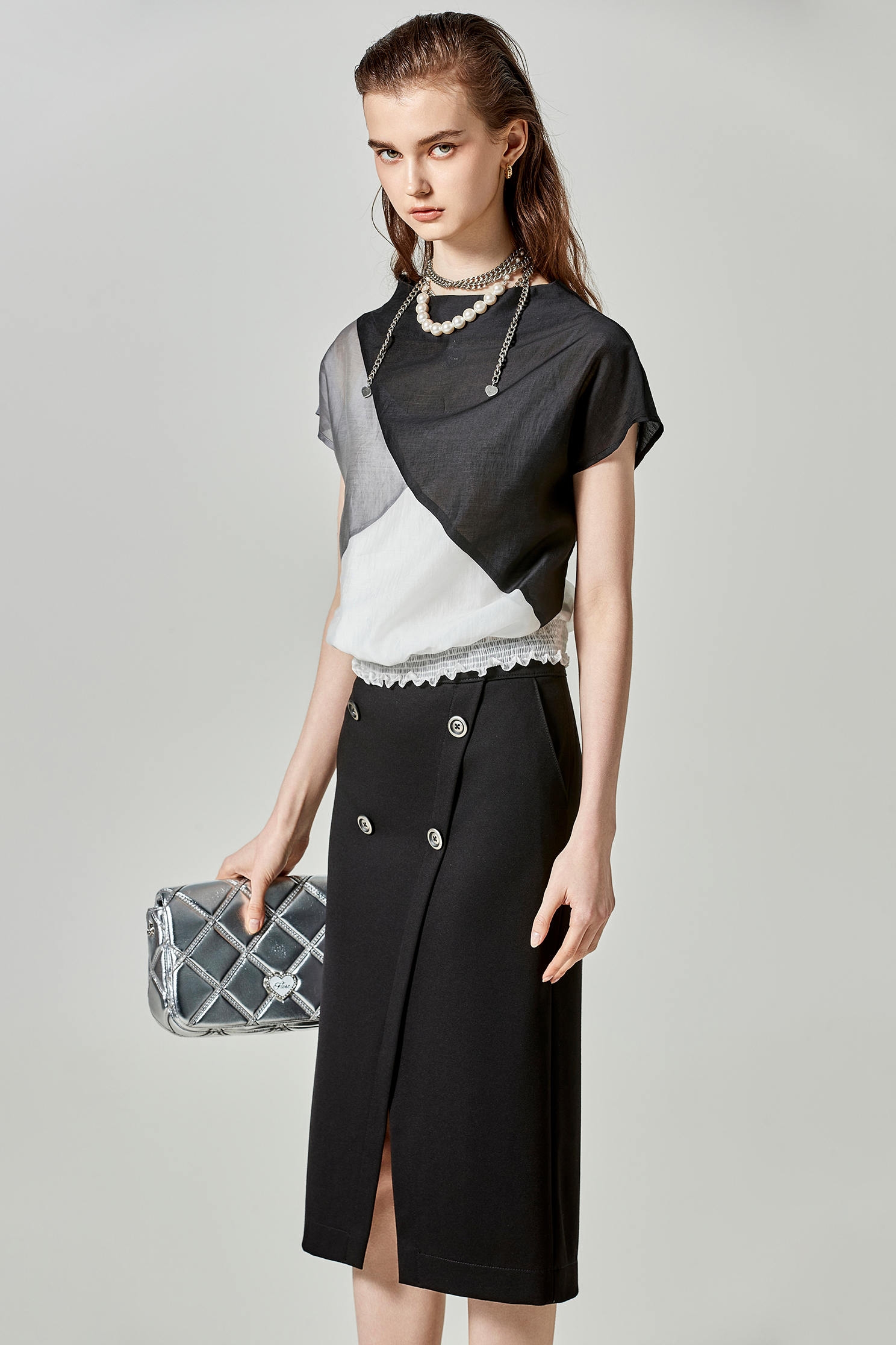 高雅黑白灰拼接絲棉上衣高雅黑白灰拼接絲棉上衣,上衣,春夏穿搭,黑色上衣