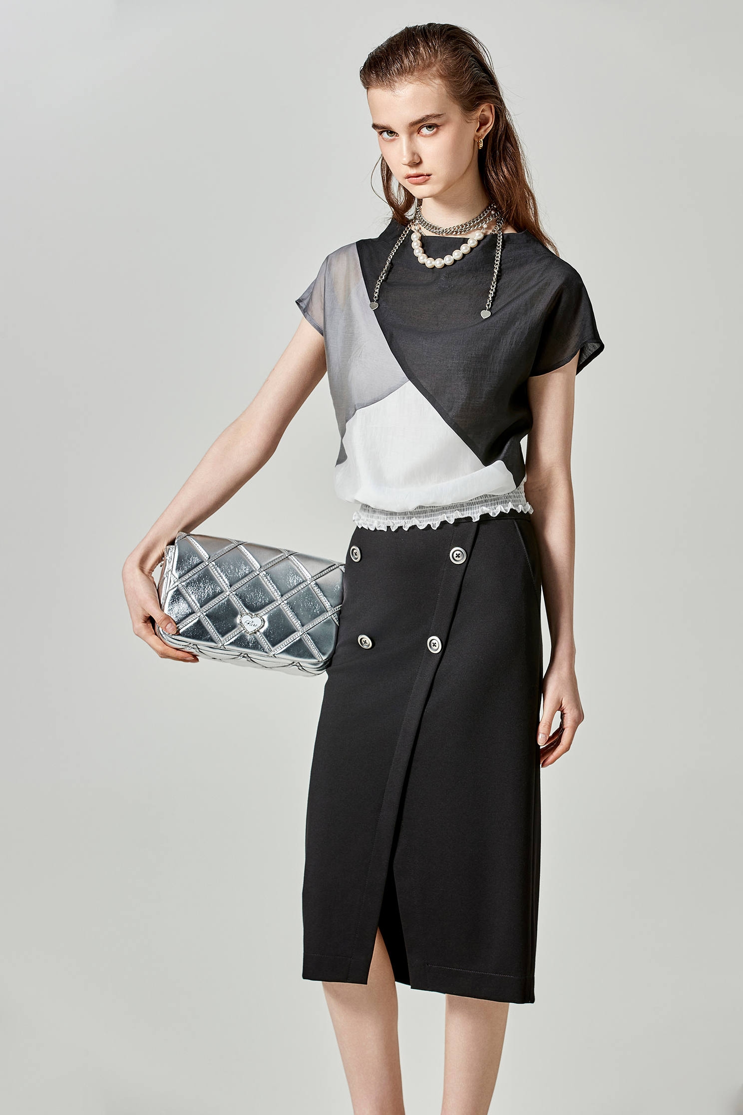 高雅黑白灰拼接絲棉上衣高雅黑白灰拼接絲棉上衣,上衣,春夏穿搭,黑色上衣