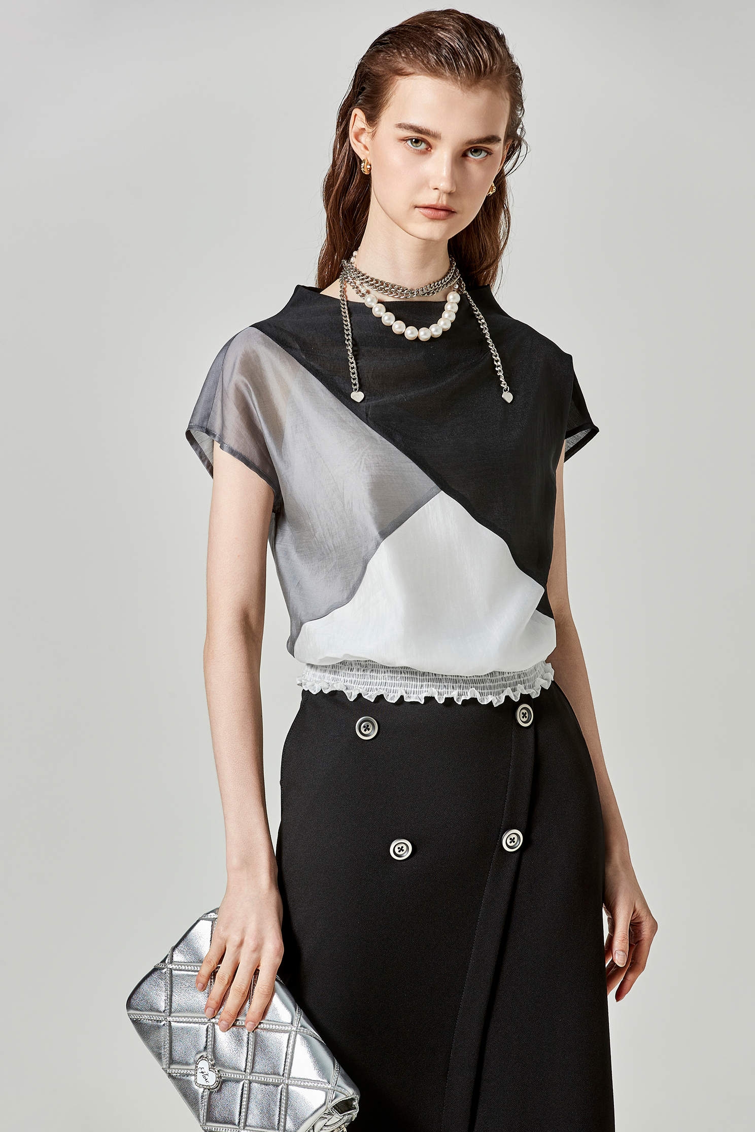 高雅黑白灰拼接絲棉上衣高雅黑白灰拼接絲棉上衣,上衣,春夏穿搭,黑色上衣