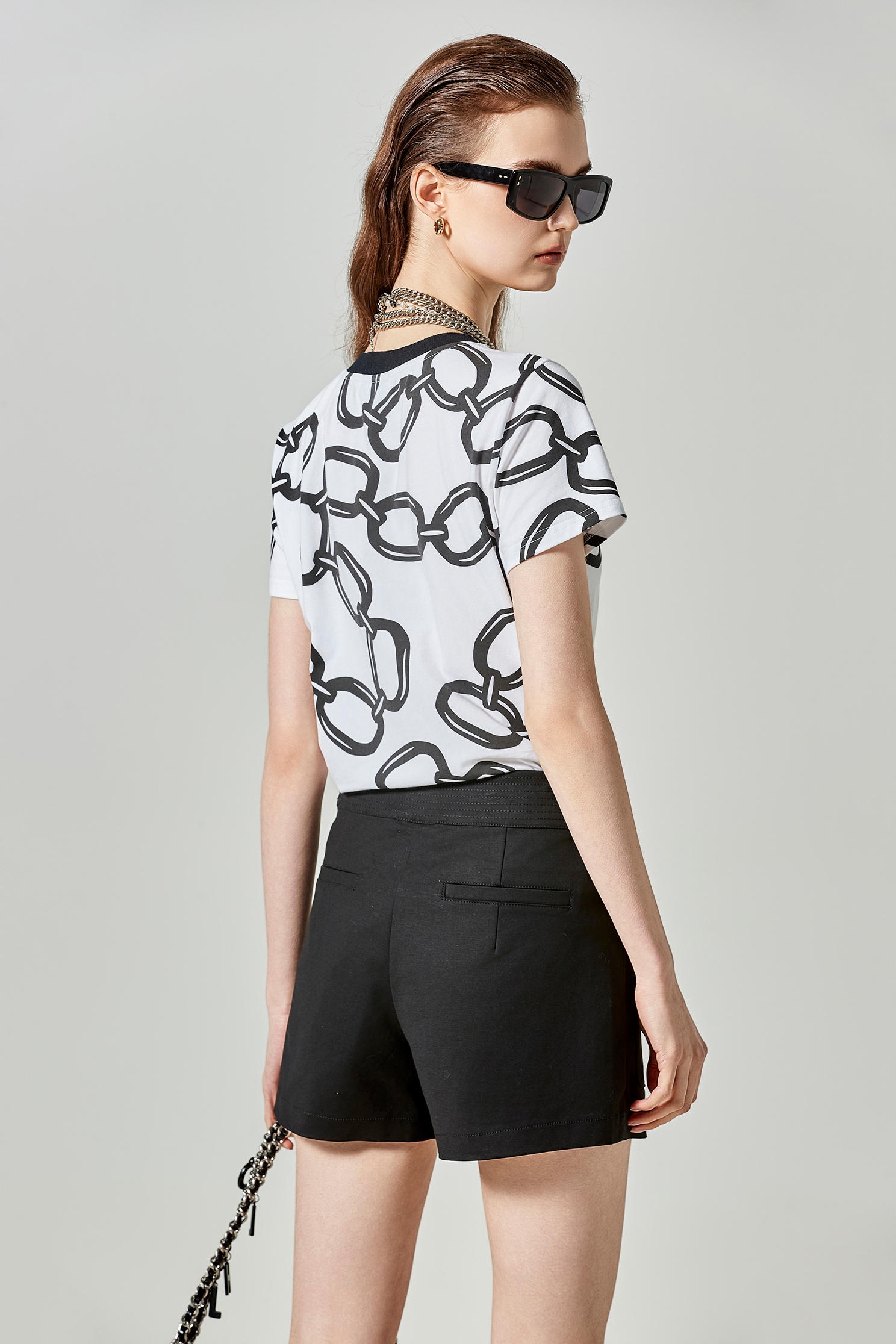 滿版大鎖鏈印花T恤上衣滿版大鎖鏈印花T恤上衣,上衣,春夏穿搭,白色上衣,純棉