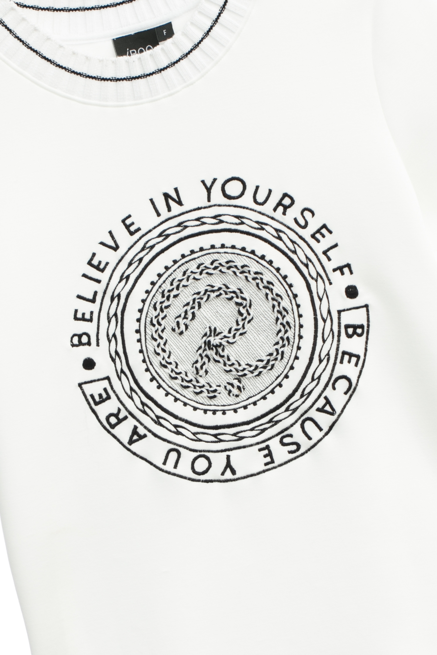 黑白圓章繩索繡花單品上衣黑白圓章繩索繡花單品上衣,上衣,春夏穿搭,白色上衣,繡花