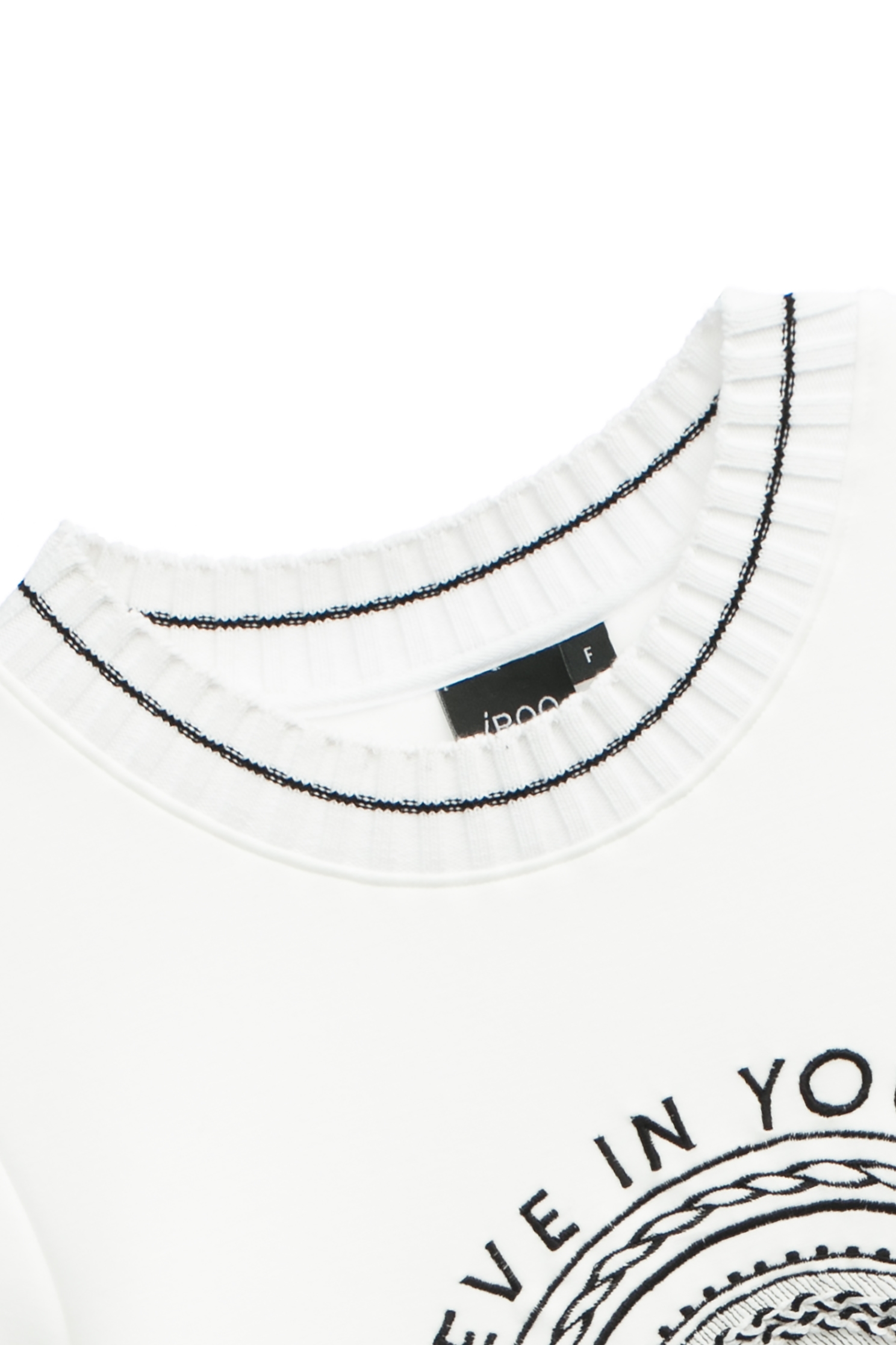 黑白圓章繩索繡花單品上衣黑白圓章繩索繡花單品上衣,上衣,春夏穿搭,白色上衣,繡花