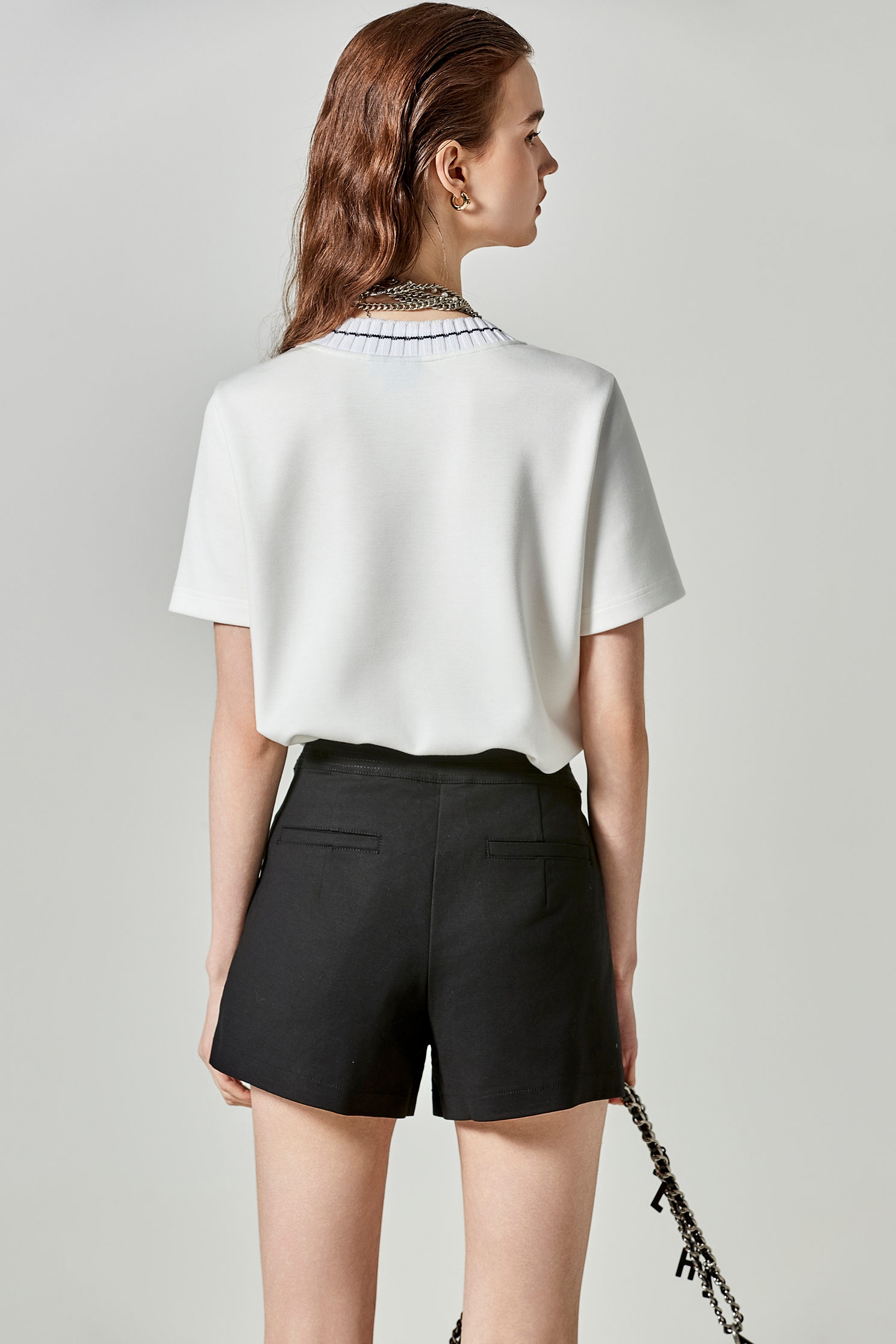 黑白圓章繩索繡花單品上衣黑白圓章繩索繡花單品上衣,上衣,春夏穿搭,白色上衣,繡花