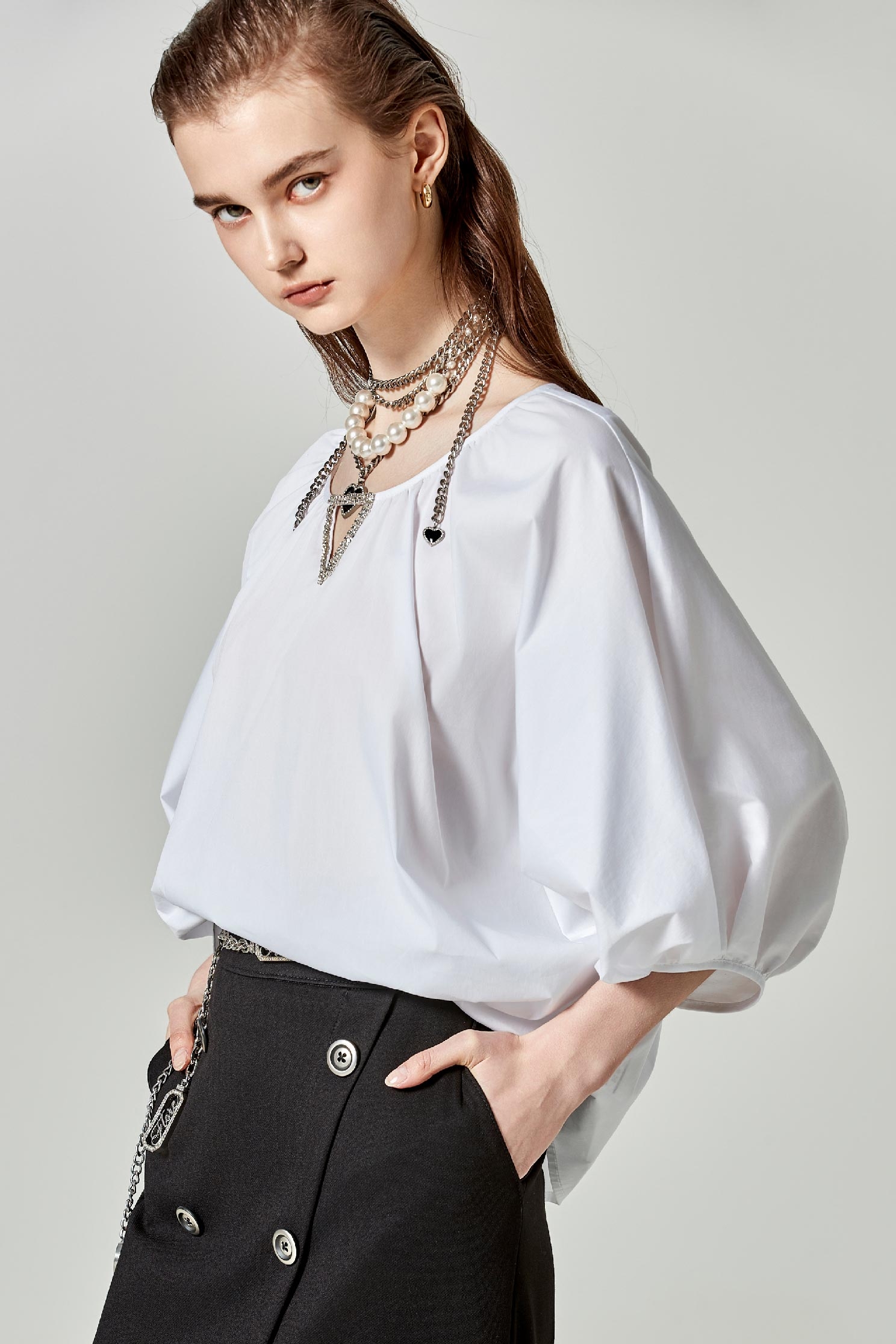 連袖廓形三角鑽鍊大襯衫連袖廓形三角鑽鍊大襯衫,上衣,春夏穿搭,白色上衣
