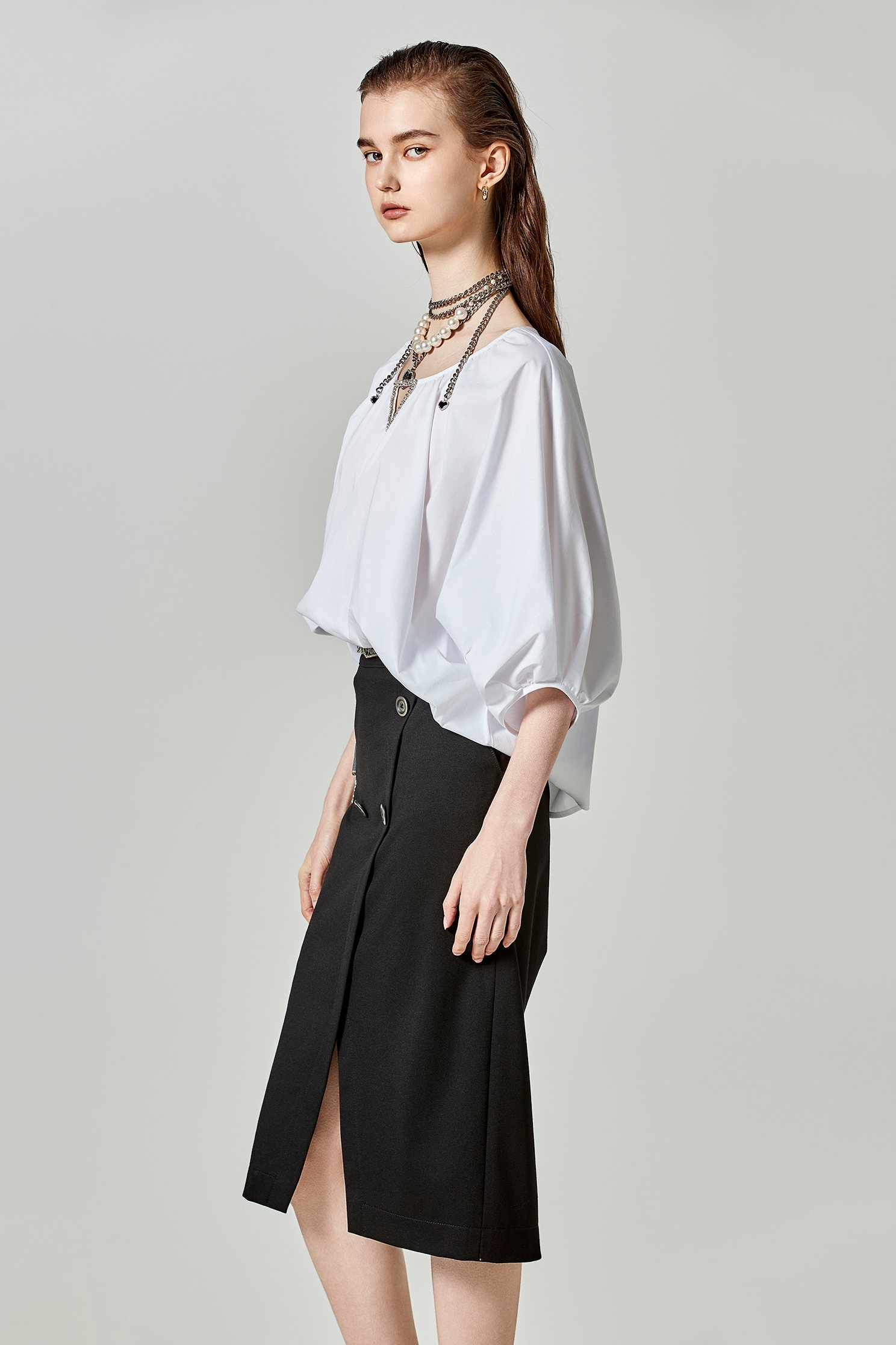 連袖廓形三角鑽鍊大襯衫連袖廓形三角鑽鍊大襯衫,上衣,春夏穿搭,白色上衣