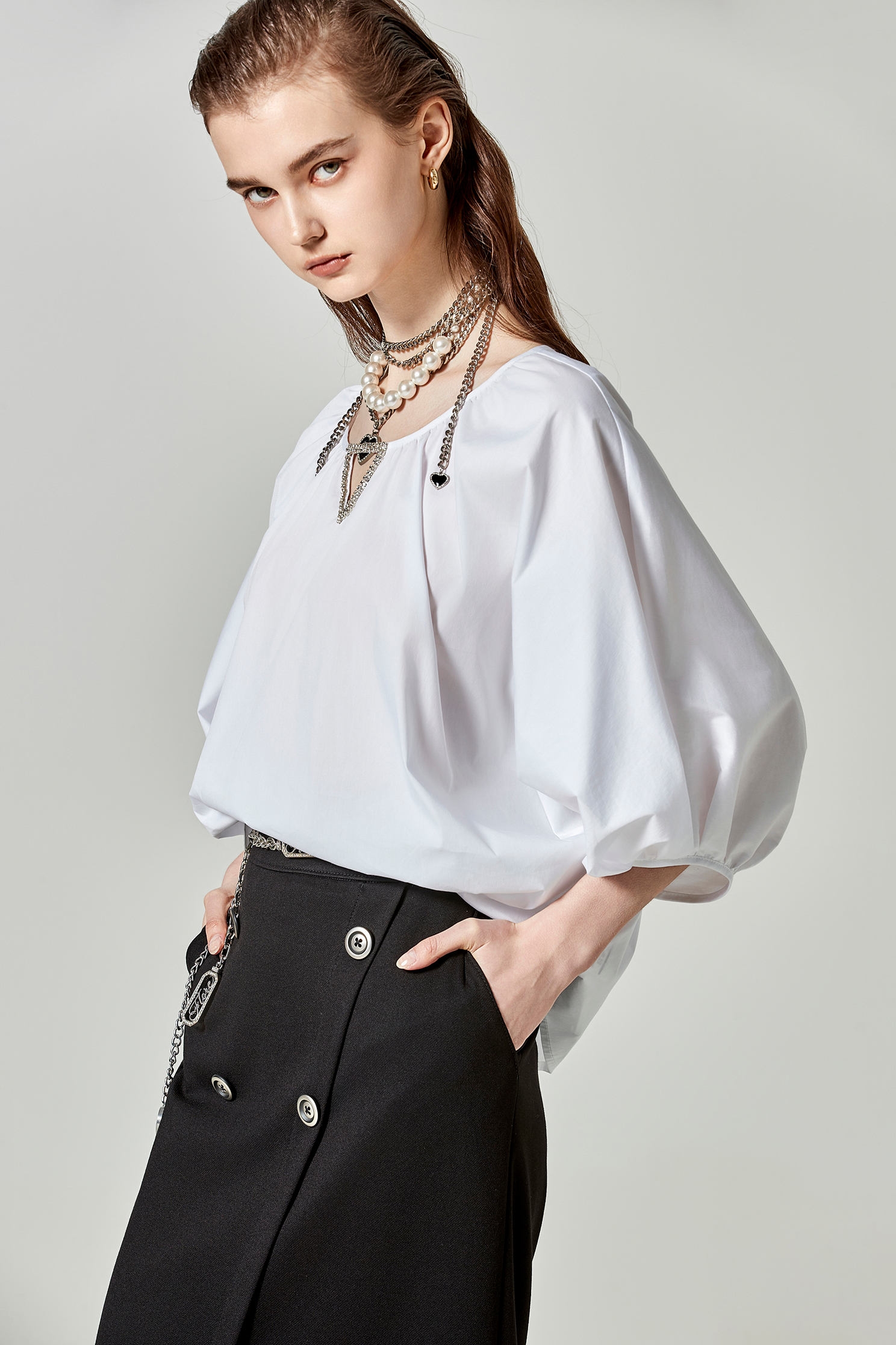 連袖廓形三角鑽鍊大襯衫連袖廓形三角鑽鍊大襯衫,上衣,春夏穿搭,白色上衣