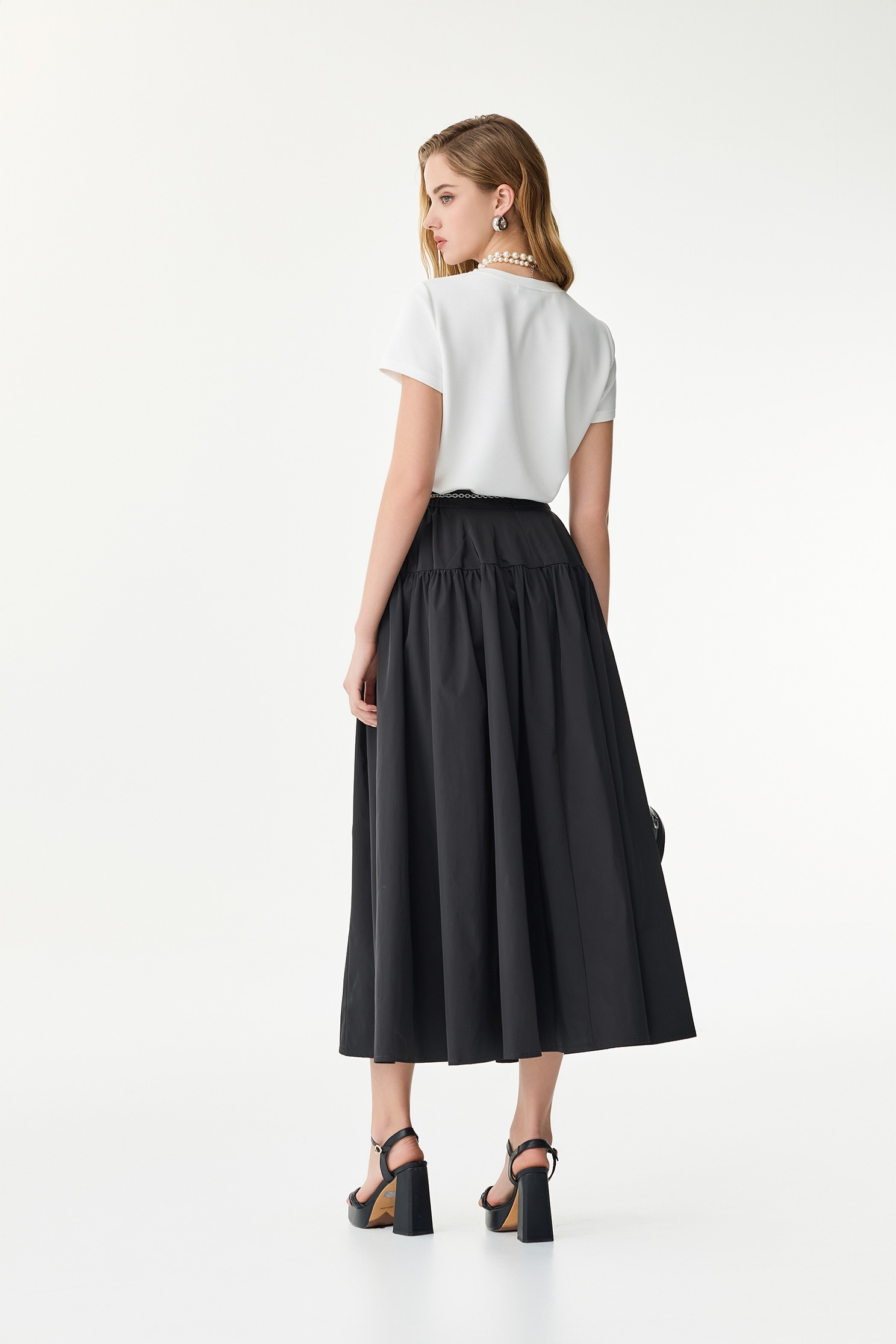 簍空愛心繡花上衣簍空愛心繡花上衣,上衣,人氣商品,刺繡上衣,春夏穿搭,約會特輯,繡花