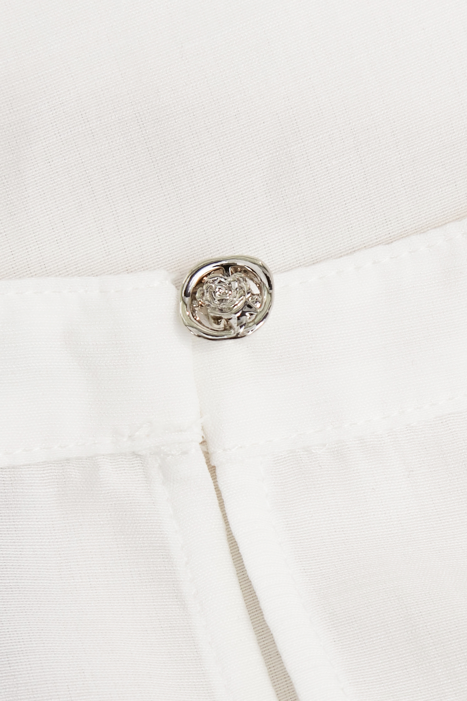 輕盈荷葉單品上衣輕盈荷葉單品上衣,上衣,春夏穿搭,白色上衣,荷葉