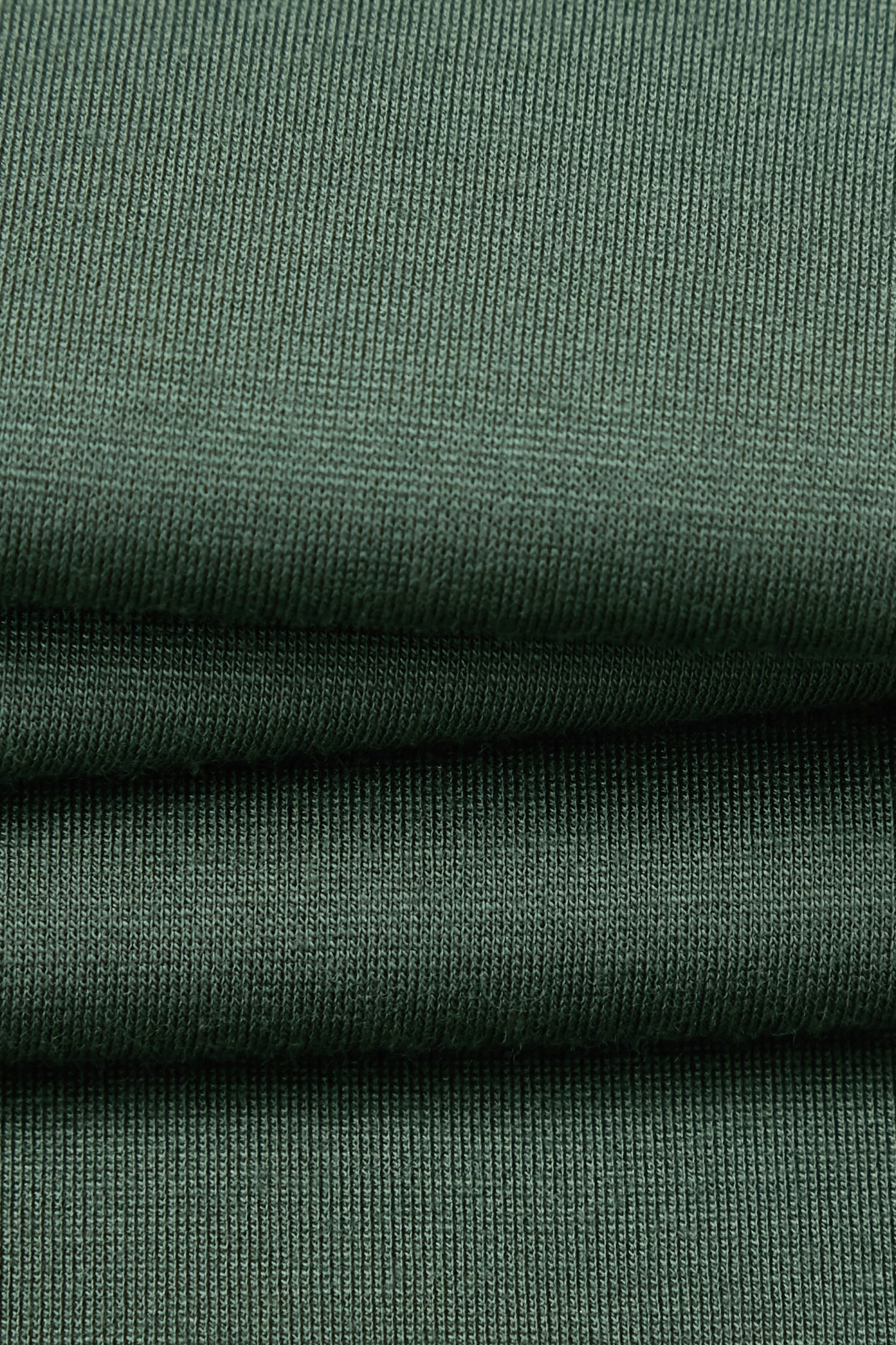 高山綠V型蕾絲T高山綠V型蕾絲T,上衣,春夏穿搭,約會特輯,蕾絲,輕奢度假,輕奢渡假