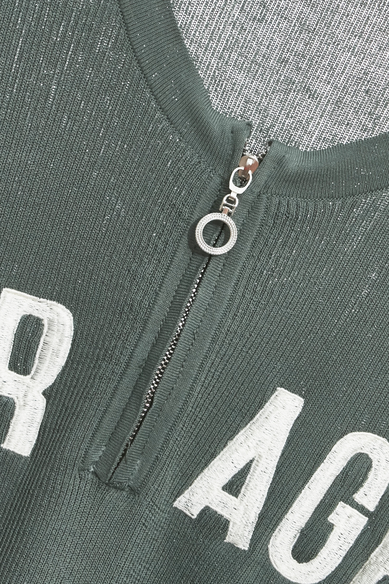 高山綠坑條拉鍊短袖上衣高山綠坑條拉鍊短袖上衣,上衣,春夏穿搭,短袖上衣,約會特輯,繡花,針織,針織上衣