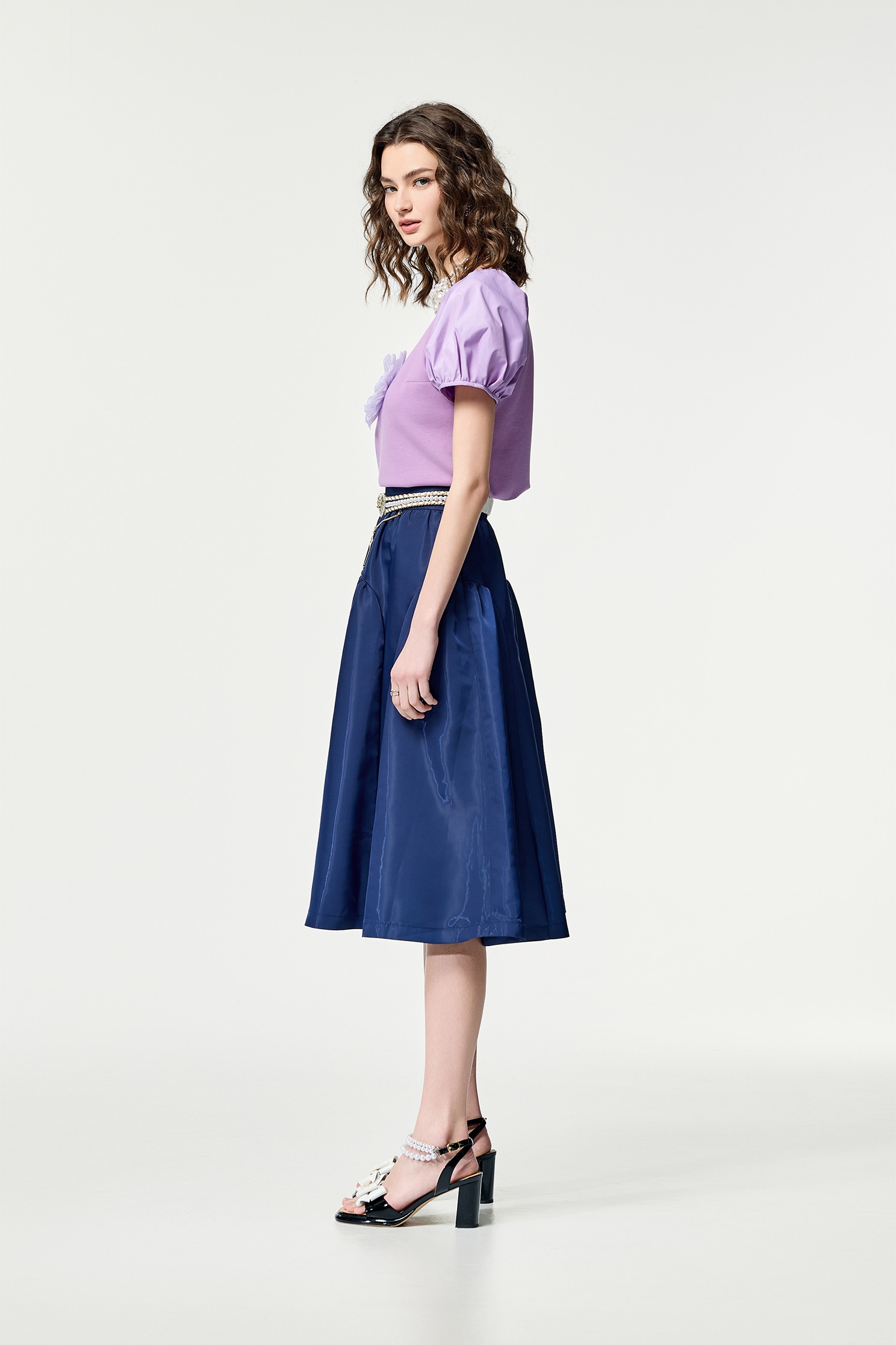 紫花西番蓮色偽T恤上衣紫花西番蓮色偽T恤上衣,T恤,V領上衣,上衣,春夏穿搭,約會特輯,花花世界