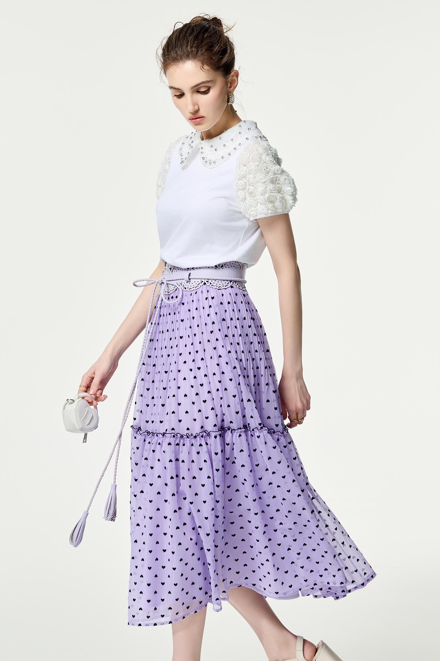 閃亮鑽飾領片T恤上衣閃亮鑽飾領片T恤上衣,T恤,上衣,刺繡,春夏穿搭,約會特輯,花花世界,蕾絲