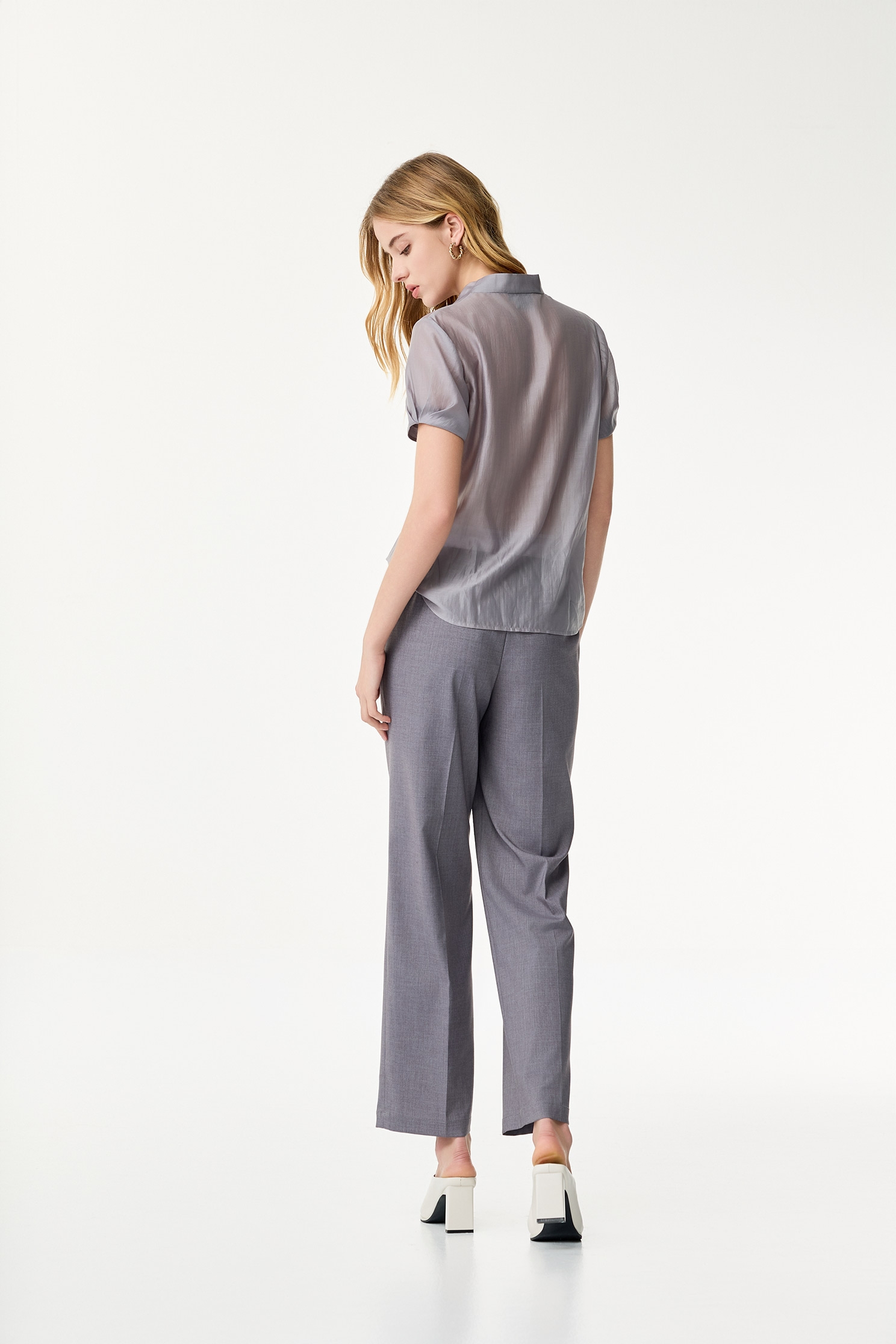 港霧灰絲棉抓褶上衣港霧灰絲棉抓褶上衣,V領上衣,上班OL穿搭,上衣,春夏穿搭