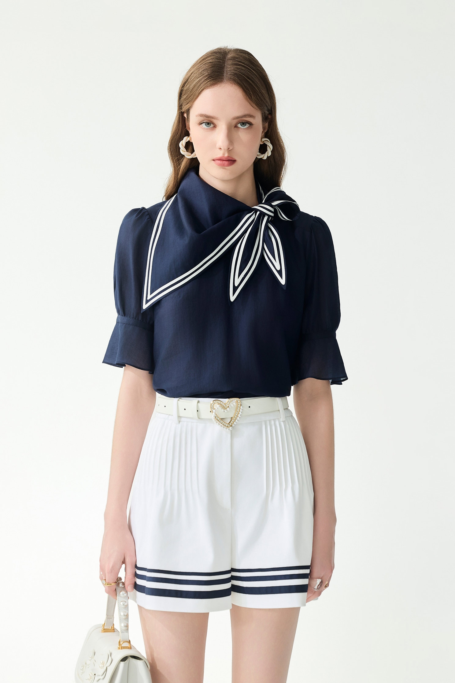 綴活動絲巾水手風上衣綴活動絲巾水手風上衣,上衣,春夏穿搭