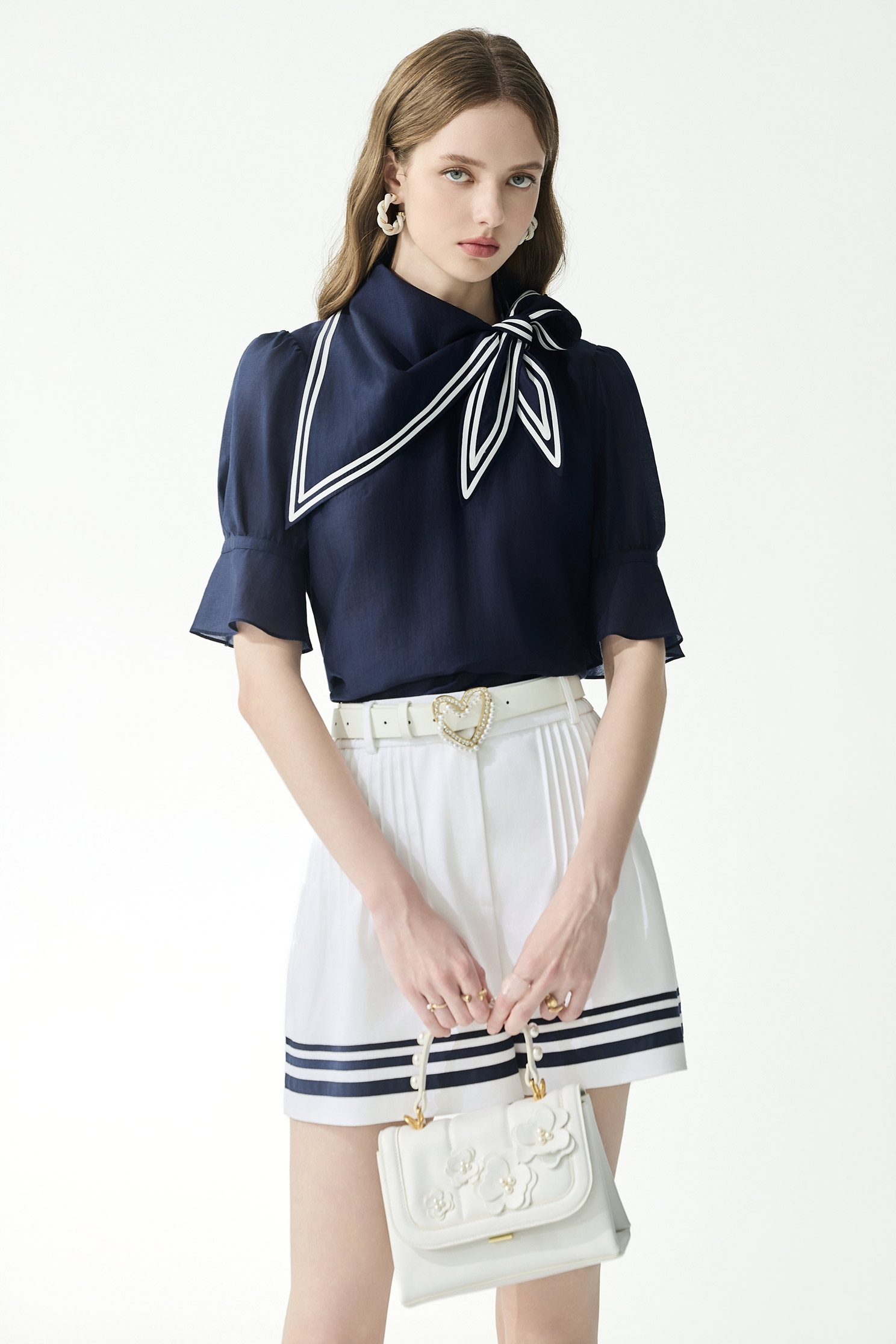 綴活動絲巾水手風上衣綴活動絲巾水手風上衣,上衣,春夏穿搭
