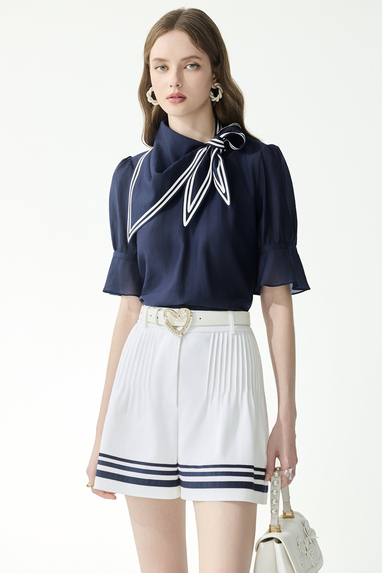綴活動絲巾水手風上衣綴活動絲巾水手風上衣,上衣,春夏穿搭