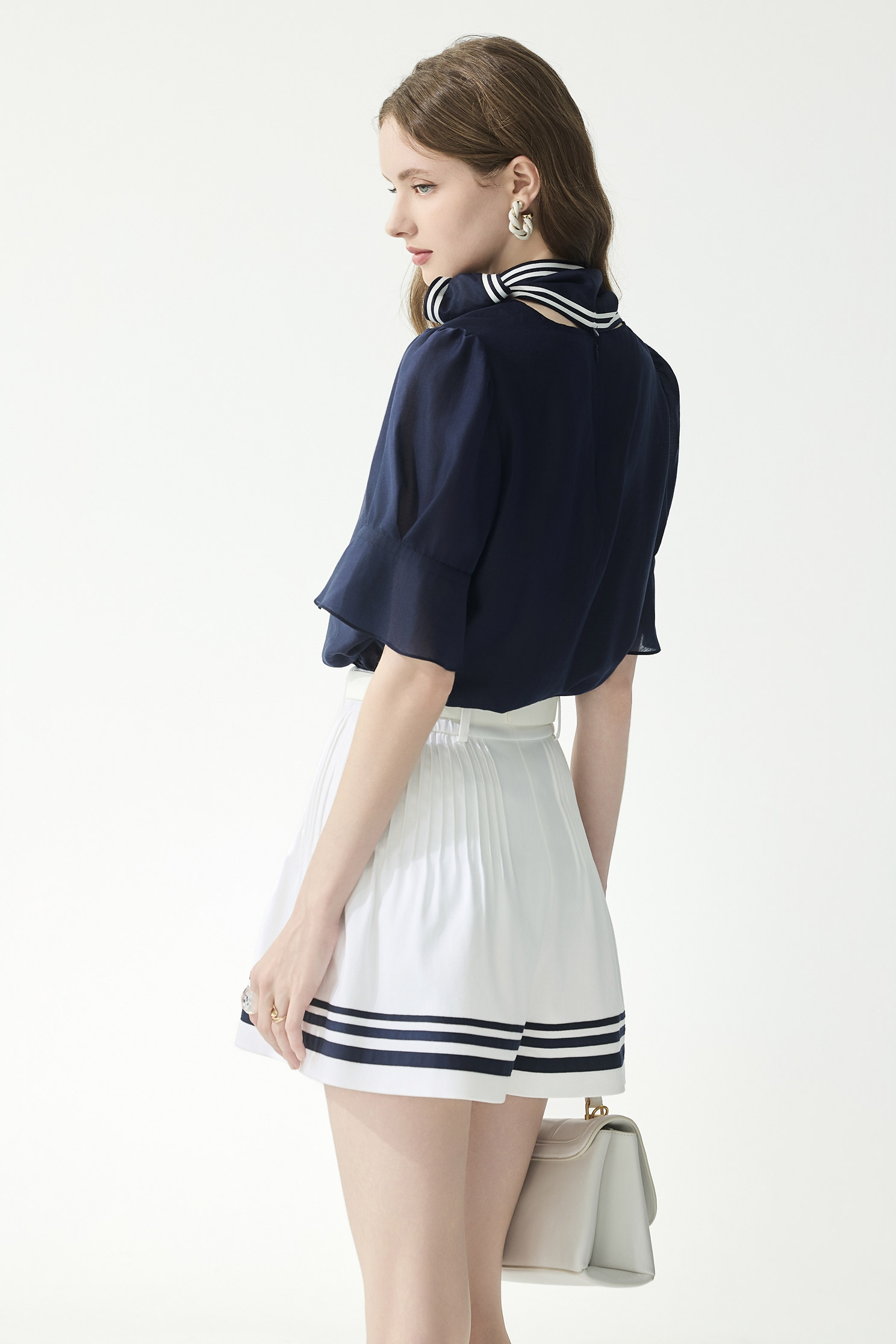 綴活動絲巾水手風上衣綴活動絲巾水手風上衣,上衣,春夏穿搭