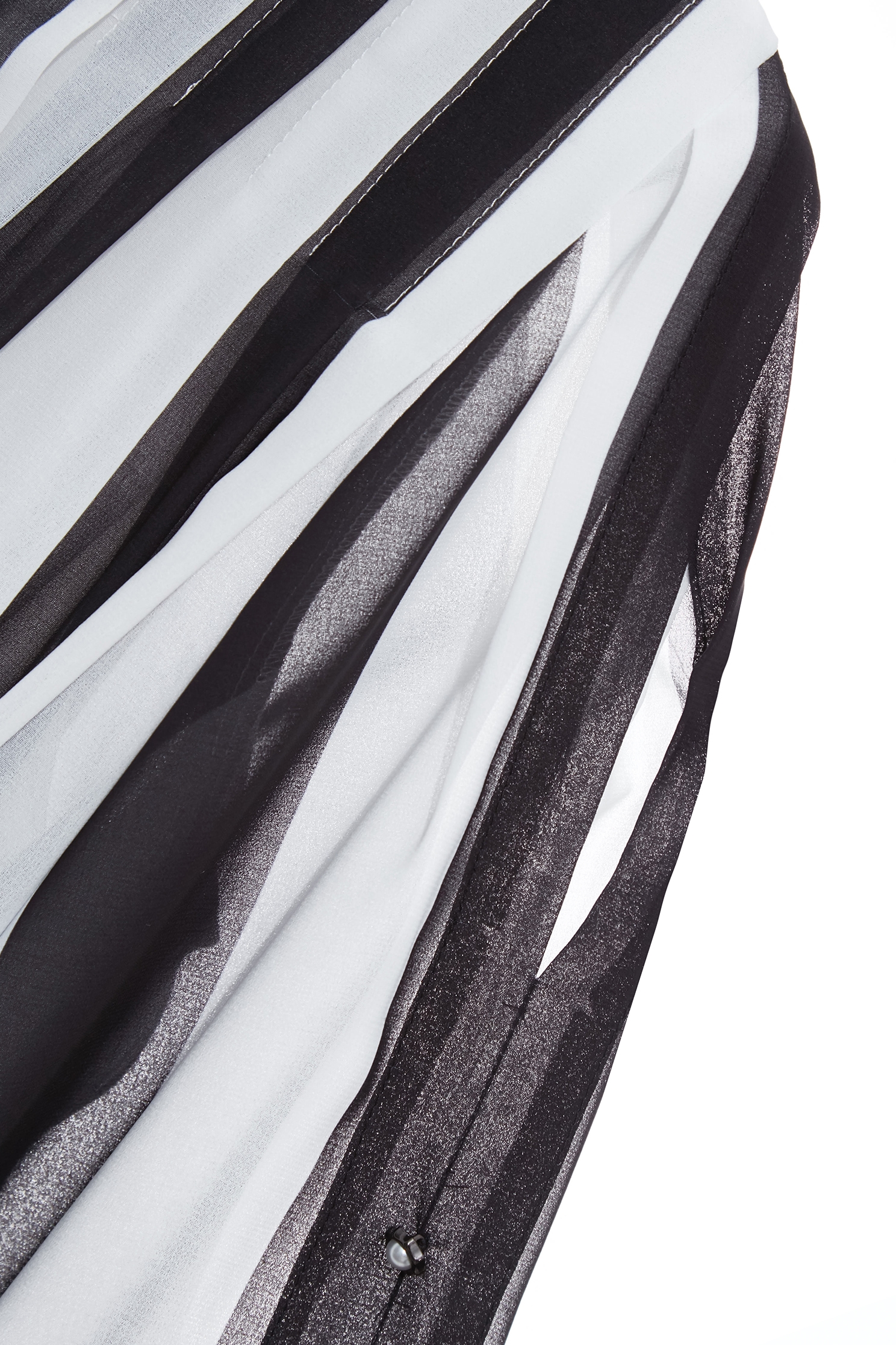 直條雪紡印花偽斗篷式單品直條雪紡印花偽斗篷式單品,一般背心,一般背心馬甲,上衣,人氣商品,內搭上衣,春夏穿搭,條紋,珍珠,白色背心,背心,雪紡