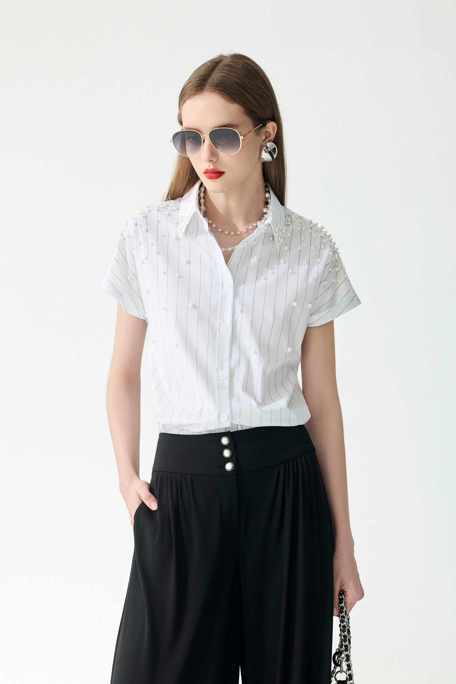 珍珠釘飾直條紋彈性襯衫珍珠釘飾直條紋彈性襯衫,上衣,人氣商品,春夏穿搭,條紋,珍珠