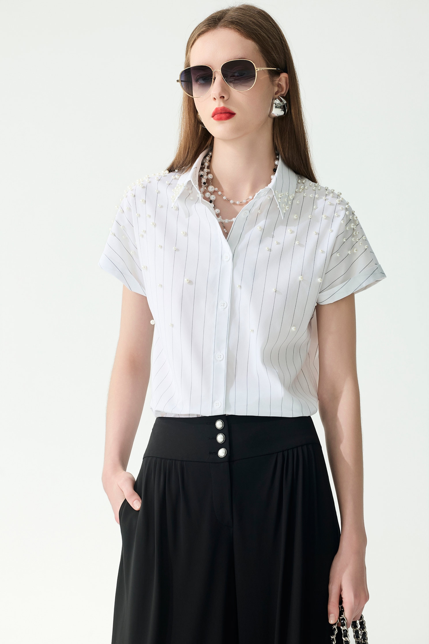 珍珠釘飾直條紋彈性襯衫珍珠釘飾直條紋彈性襯衫,上衣,人氣商品,春夏穿搭,條紋,珍珠
