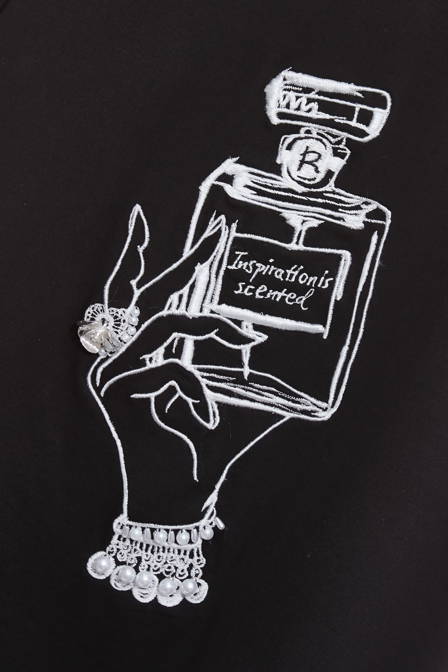 香水瓶繡花珍珠手工縫飾T恤香水瓶繡花珍珠手工縫飾T恤,上衣,人氣商品,春夏穿搭,珍珠,白色上衣,純棉,繡花,黑色上衣