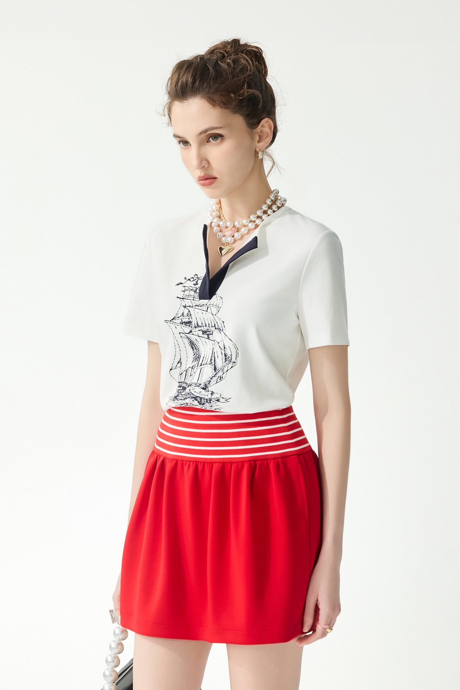 經典雙軌帆船刺繡Ｔ恤上衣經典雙軌帆船刺繡Ｔ恤上衣,上衣,刺繡,春夏穿搭,白色上衣